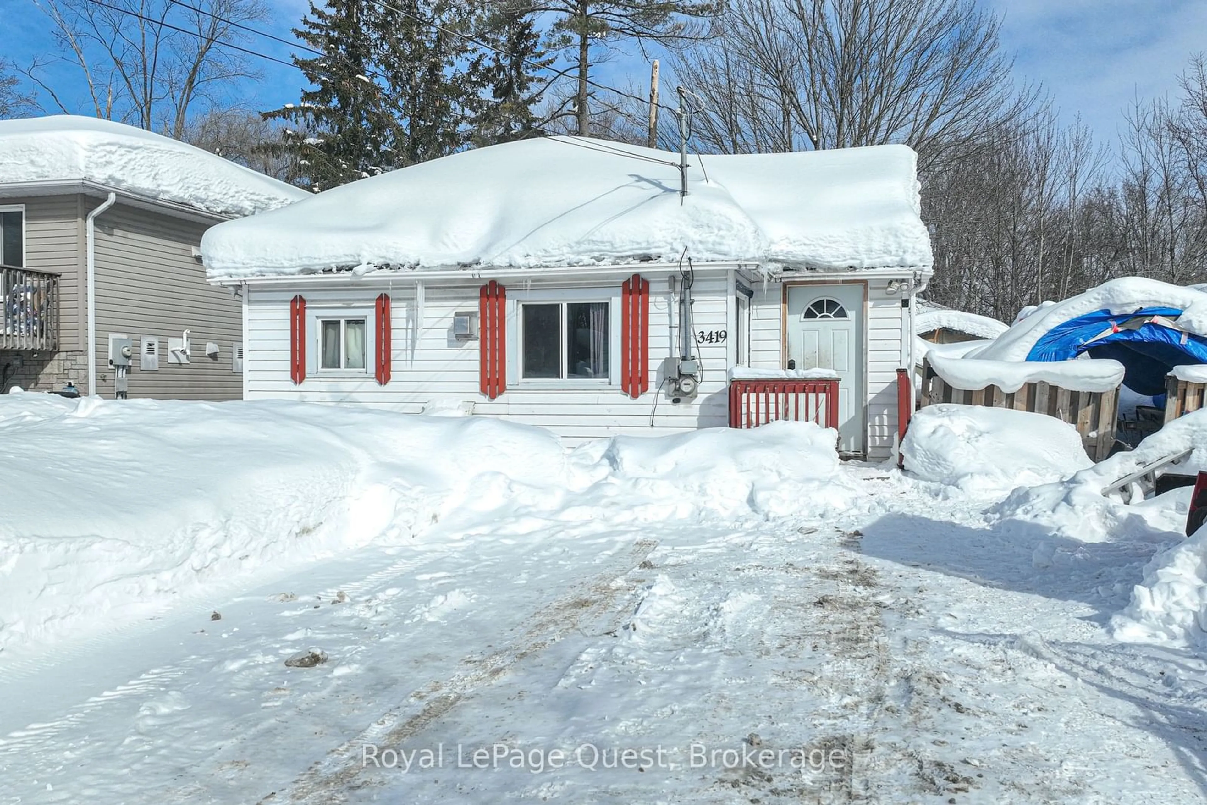 A pic from outside/outdoor area/front of a property/back of a property/a pic from drone, street for 3419 Bayou Rd, Severn Ontario L3V 0V8