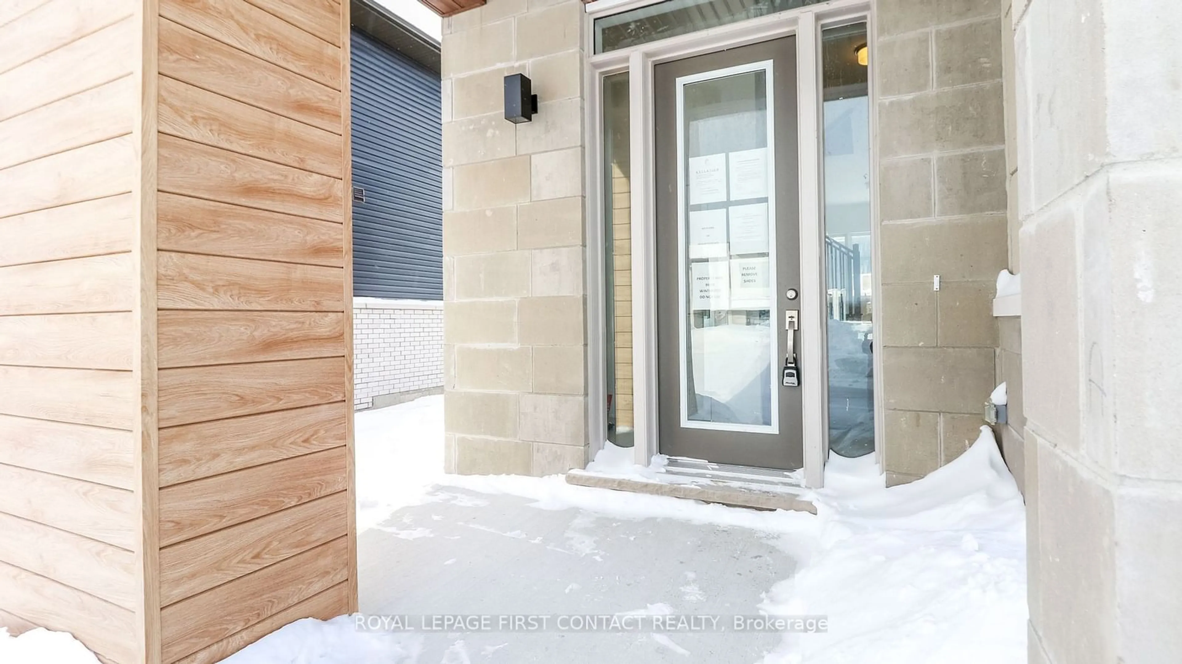 Contemporary bathroom, ceramic/tile floor for 3778 Sunbank Cres, Severn Ontario L3V 6H3