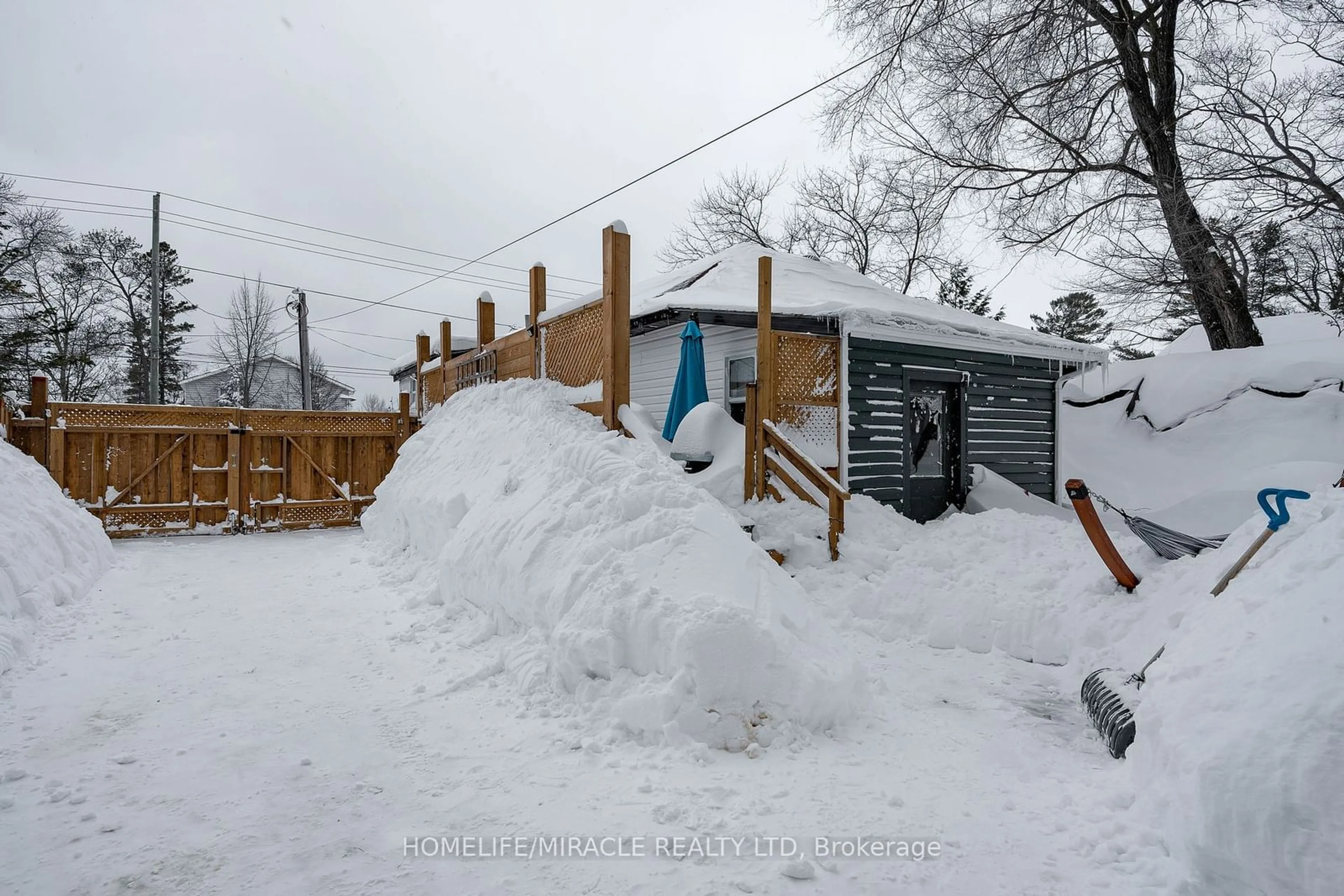 Shed for 101 River Rd, Wasaga Beach Ontario L9Z 2L1