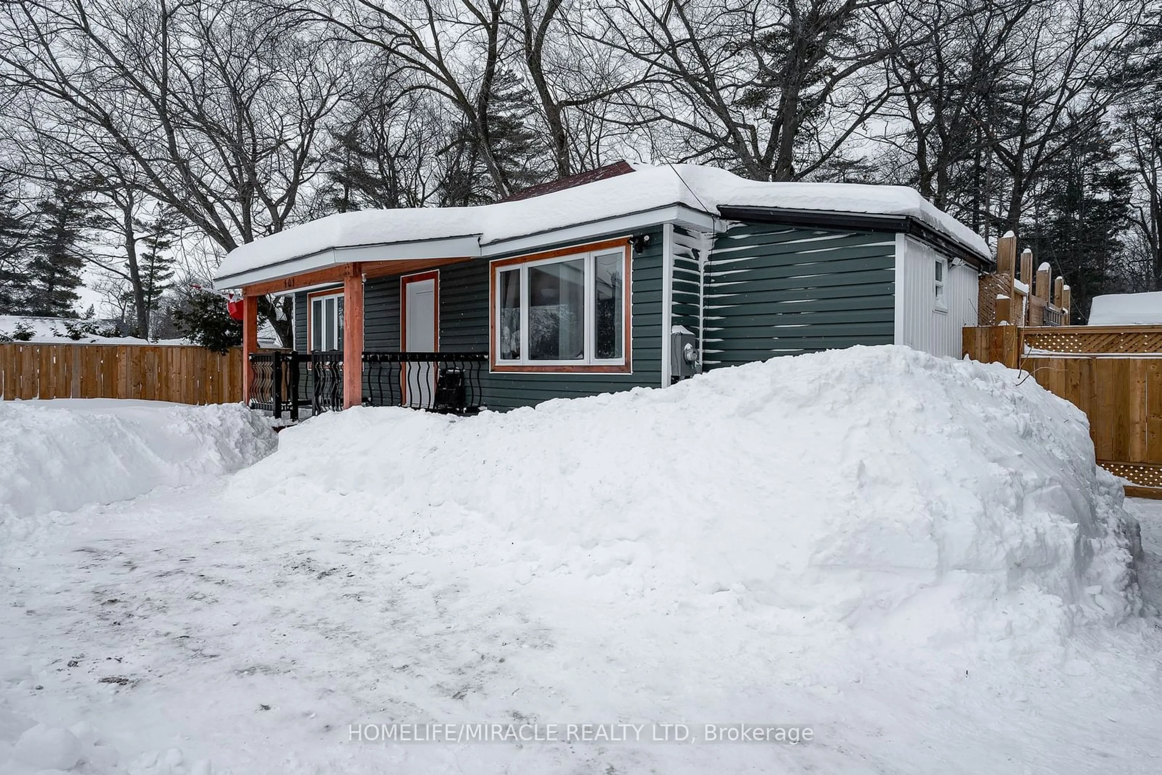 Shed for 101 River Rd, Wasaga Beach Ontario L9Z 2L1