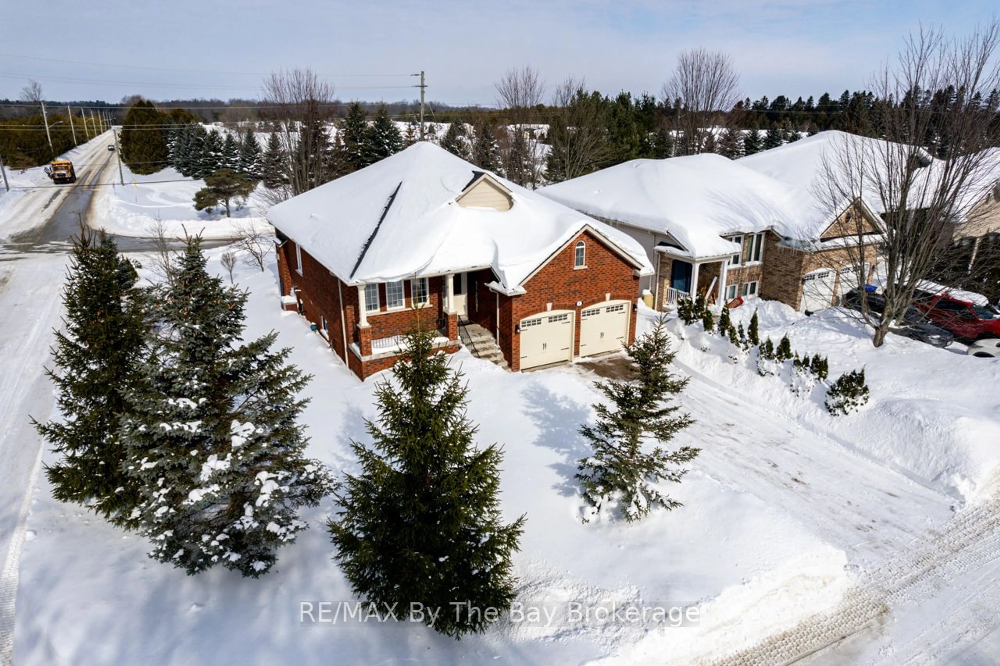 A pic from outside/outdoor area/front of a property/back of a property/a pic from drone, street for 2 Princess Point Dr, Wasaga Beach Ontario L9Z 3C3