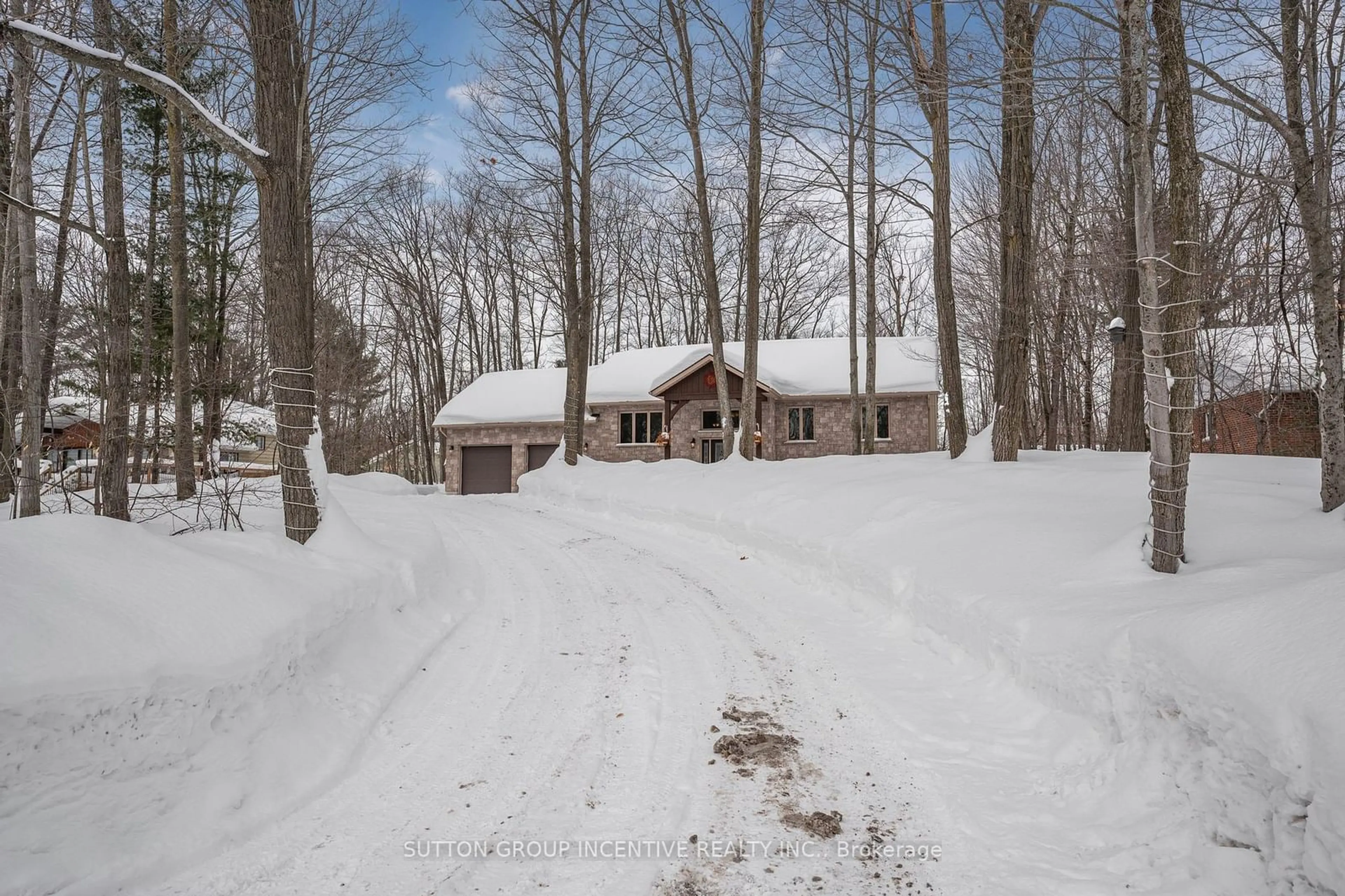 A pic from outside/outdoor area/front of a property/back of a property/a pic from drone, unknown for 48 Tall Pines Dr, Tiny Ontario L9M 0H4