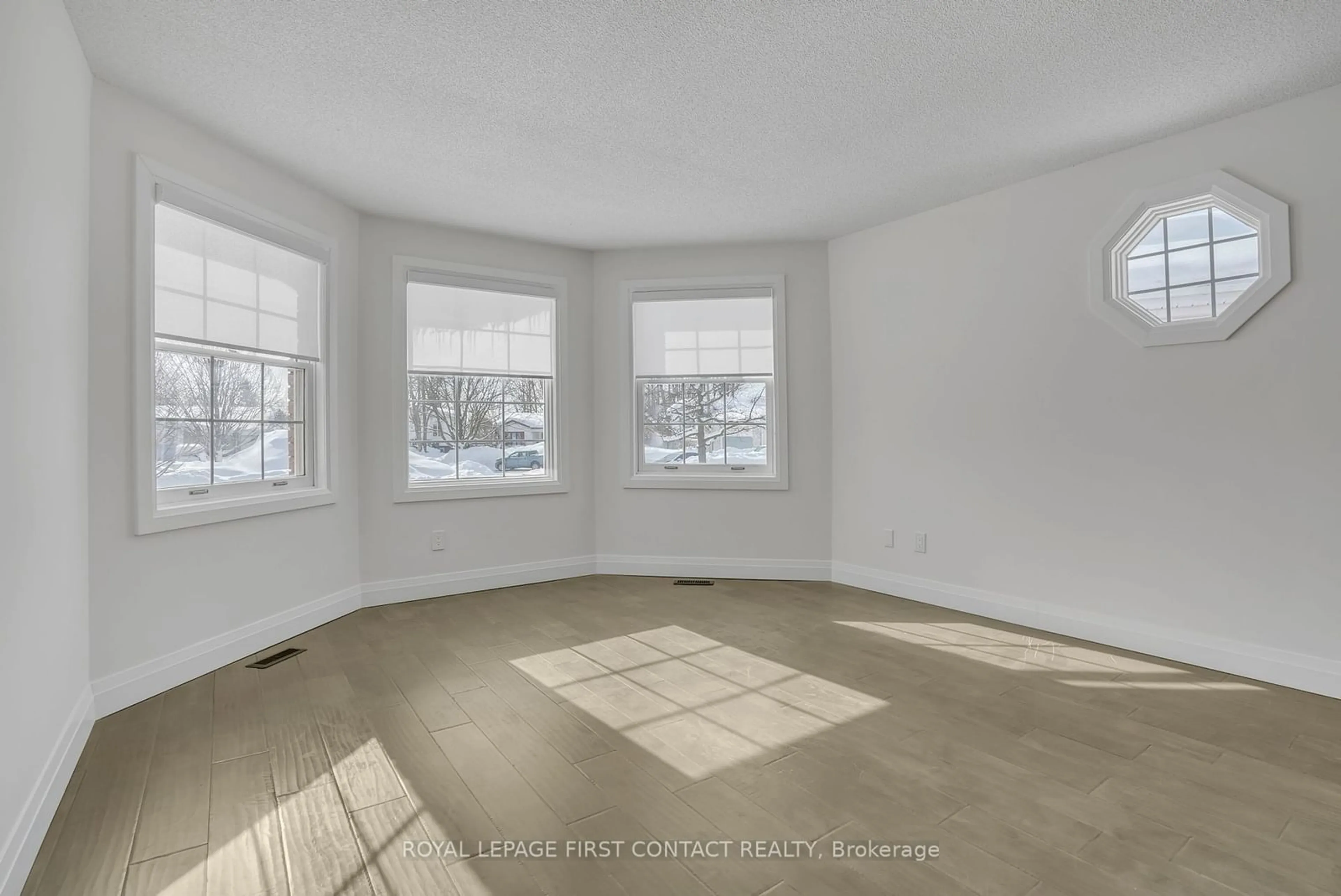 A pic of a room for 3 Chestnut Crt, Barrie Ontario L4M 6K8