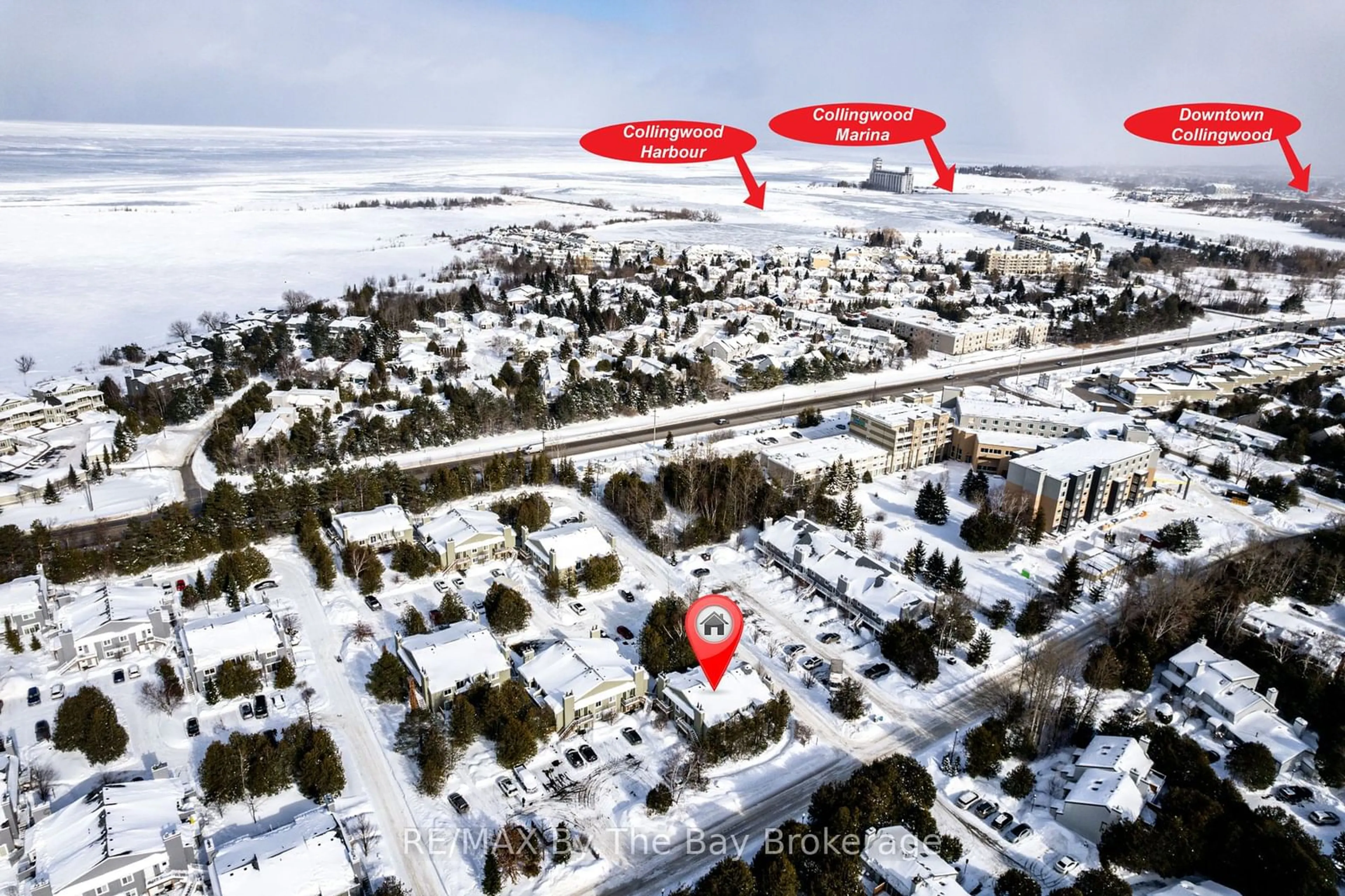 A pic from outside/outdoor area/front of a property/back of a property/a pic from drone, street for 17 DAWSON Dr #26, Collingwood Ontario L9Y 5B4