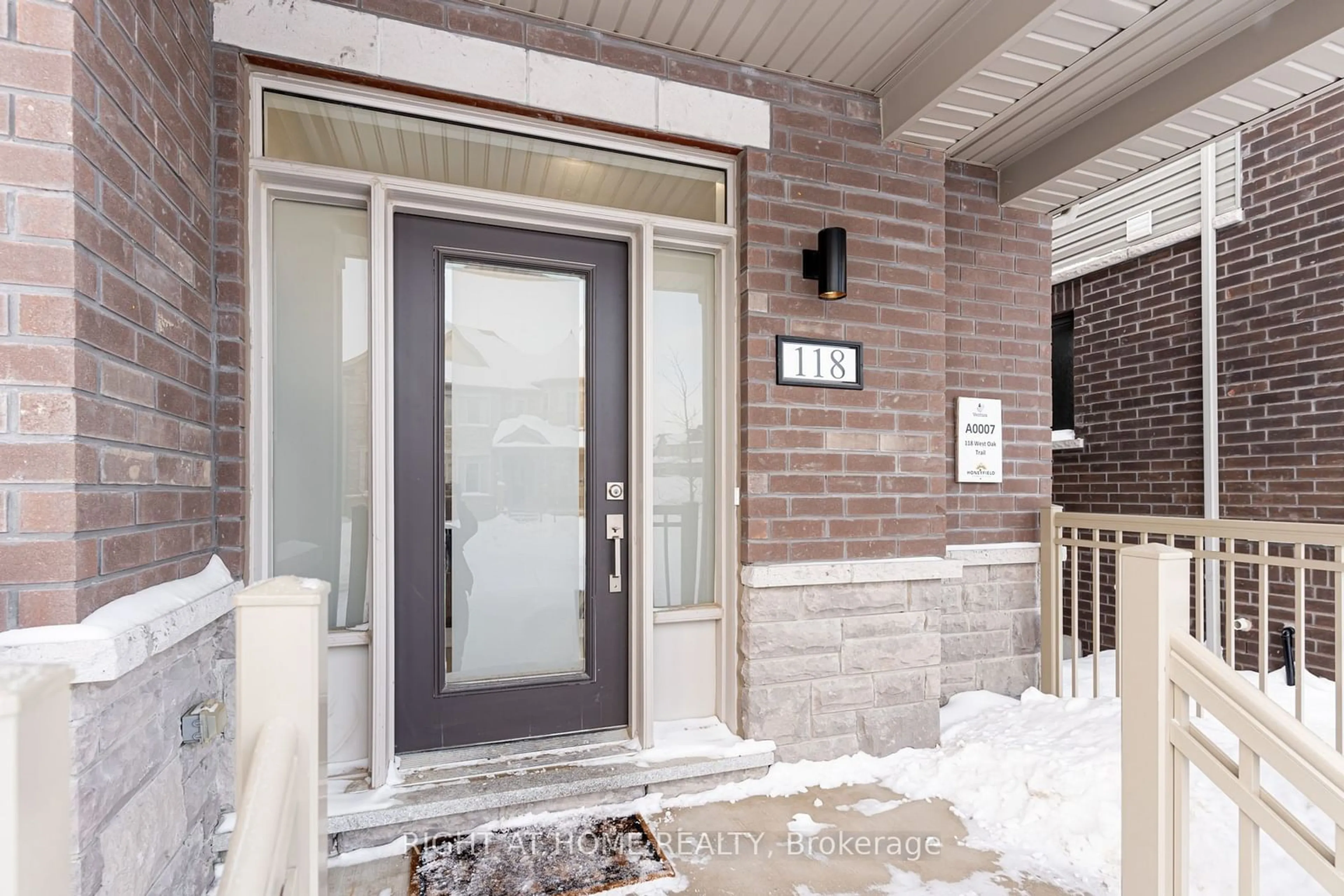 Indoor entryway for 118 West oak Tr, Barrie Ontario L9S 2Z4