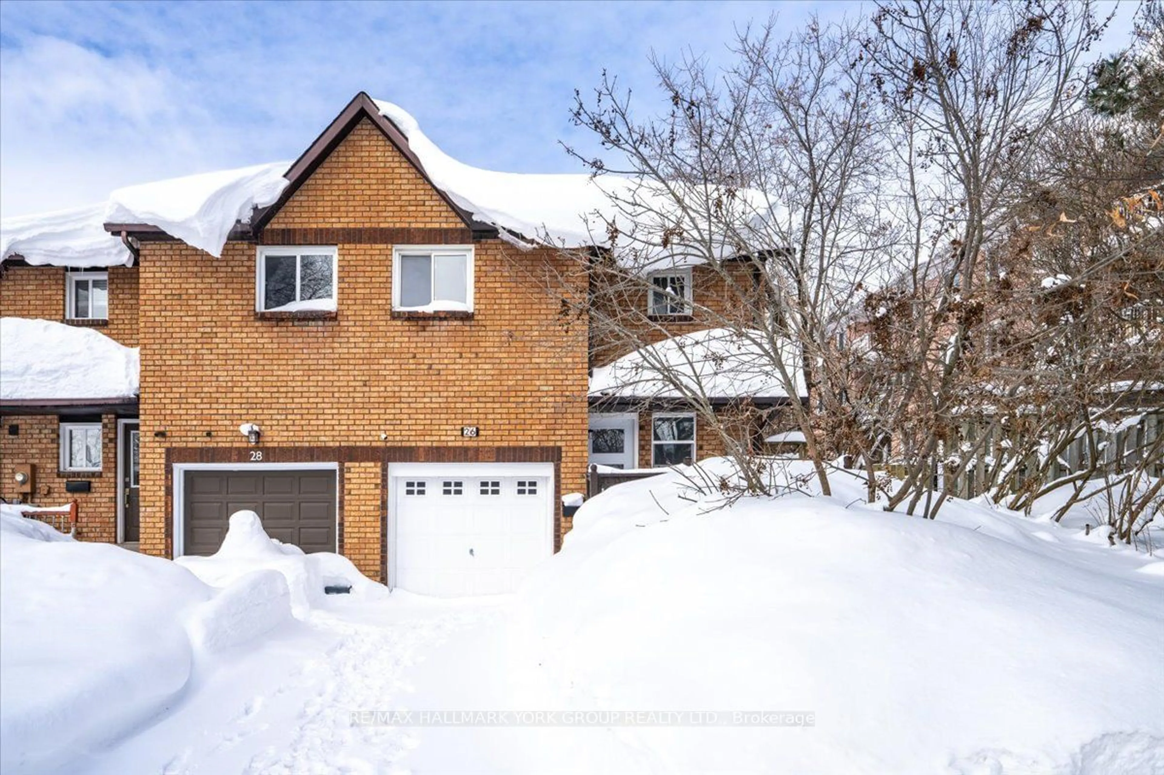 A pic from outside/outdoor area/front of a property/back of a property/a pic from drone, street for 26 Golfdale Rd, Barrie Ontario L4N 6R5