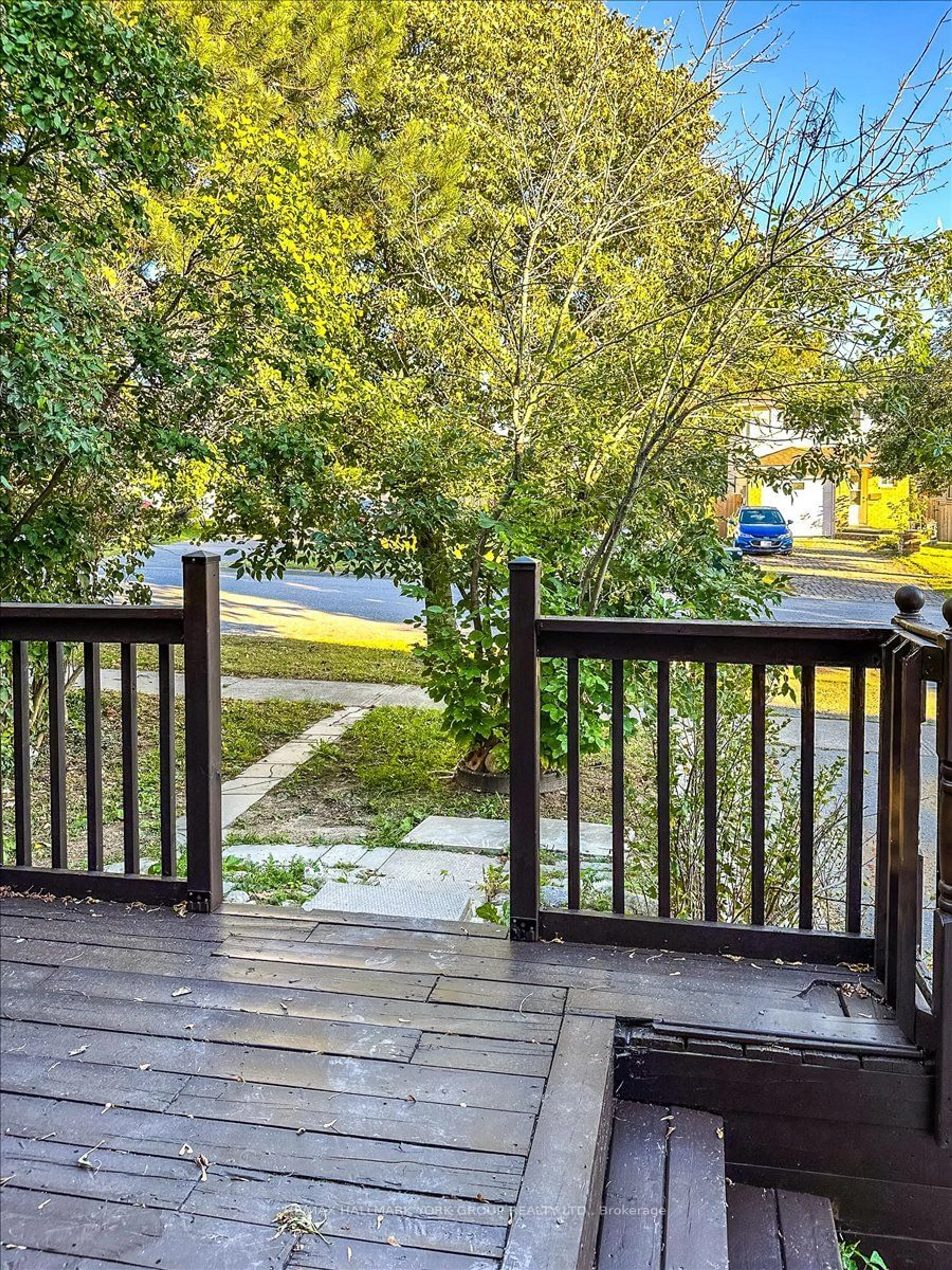 A pic from outside/outdoor area/front of a property/back of a property/a pic from drone, water/lake/river/ocean view for 26 Golfdale Rd, Barrie Ontario L4N 6R5