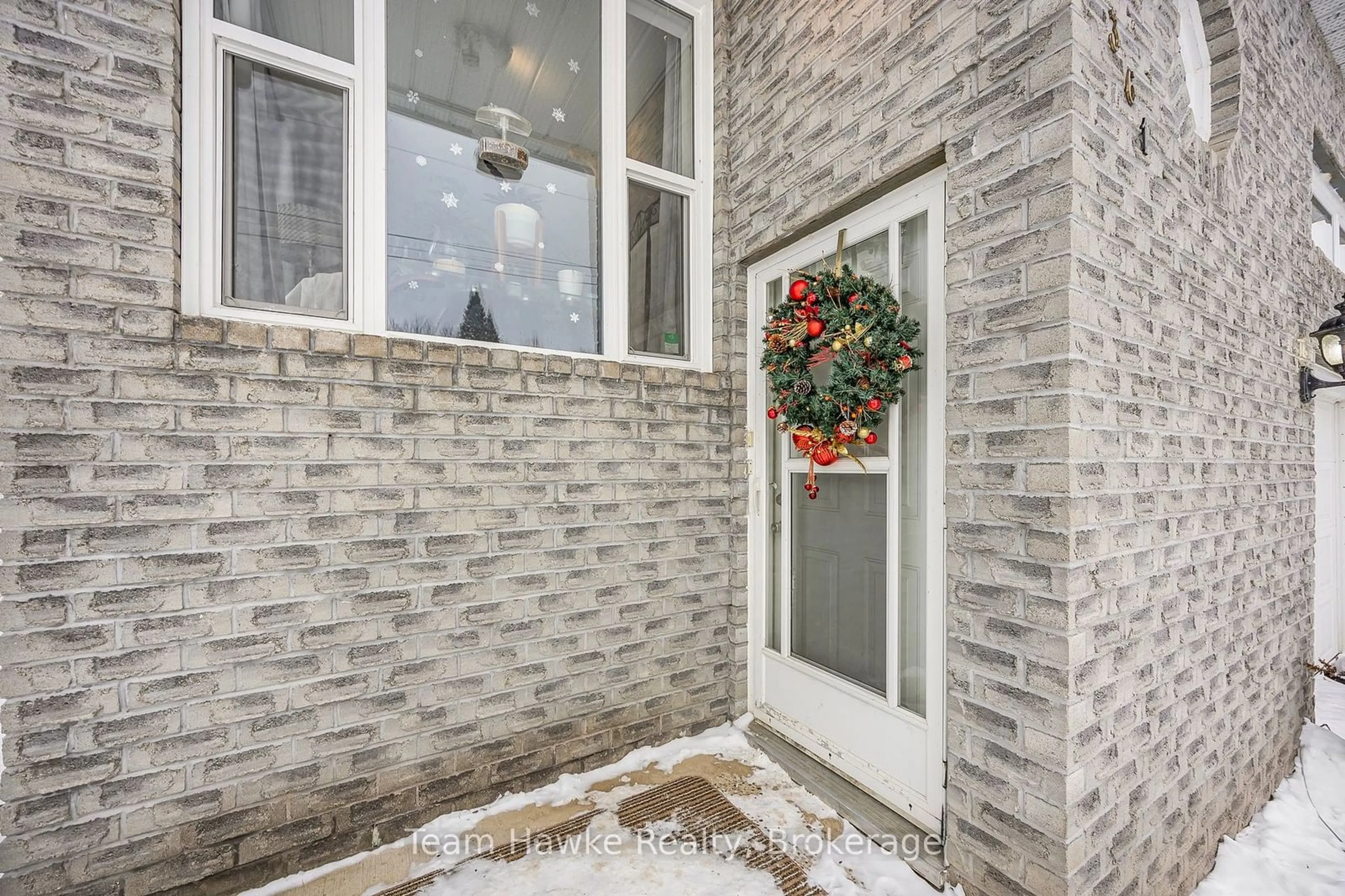 Indoor entryway for 361 Wardell St, Tay Ontario L0K 1R0