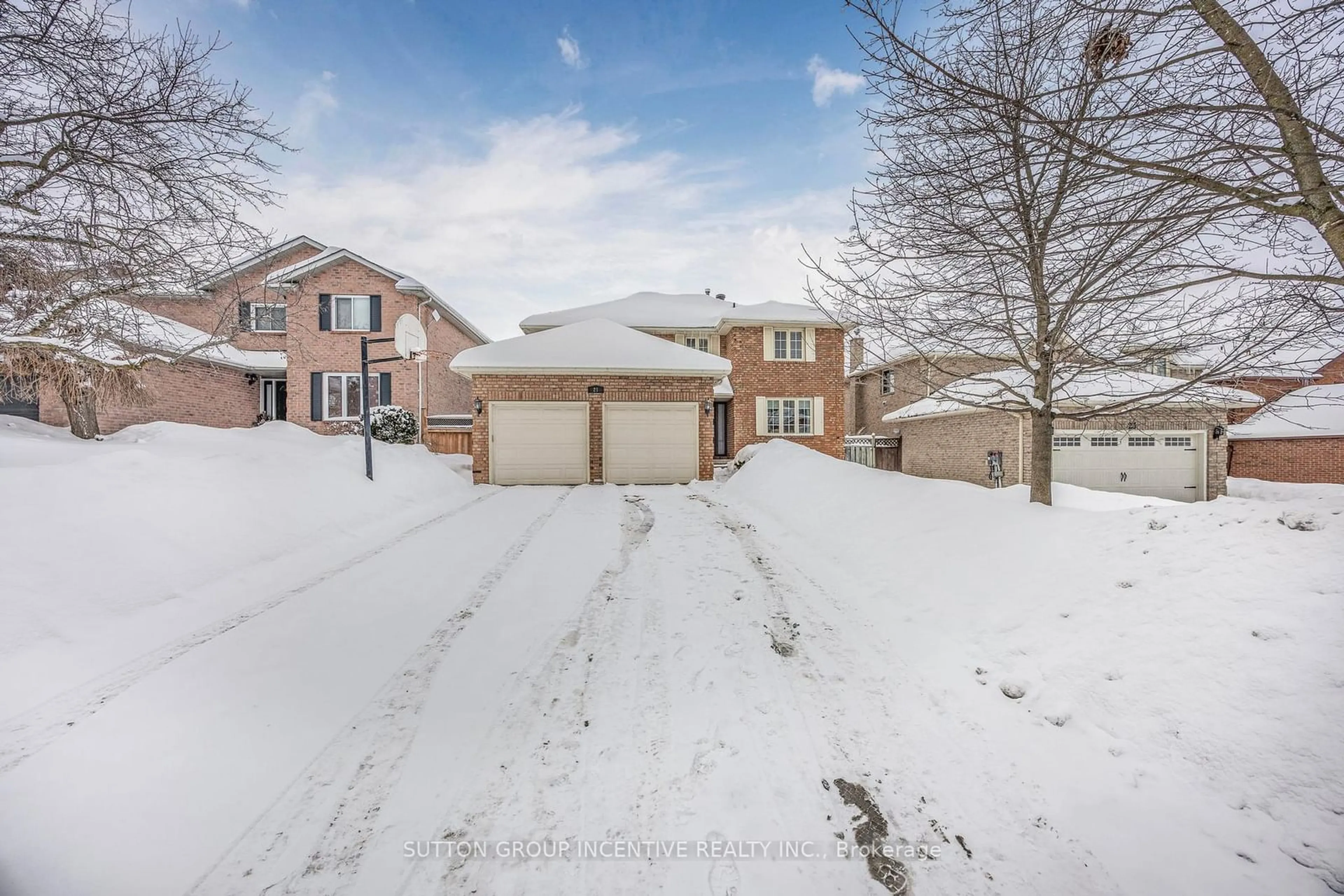 A pic from outside/outdoor area/front of a property/back of a property/a pic from drone, street for 21 Callaghan Dr, Barrie Ontario L4N 6E8