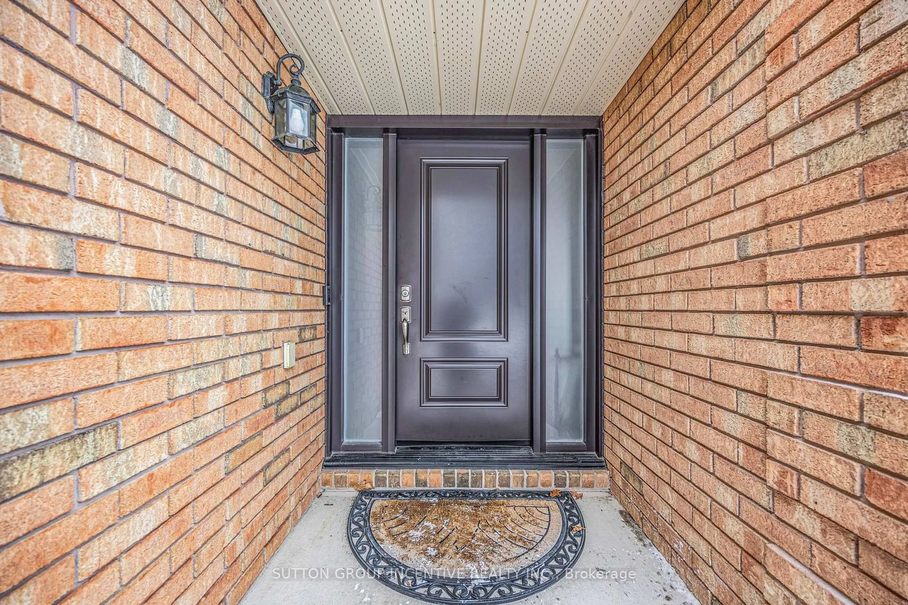 Indoor entryway for 21 Callaghan Dr, Barrie Ontario L4N 6E8