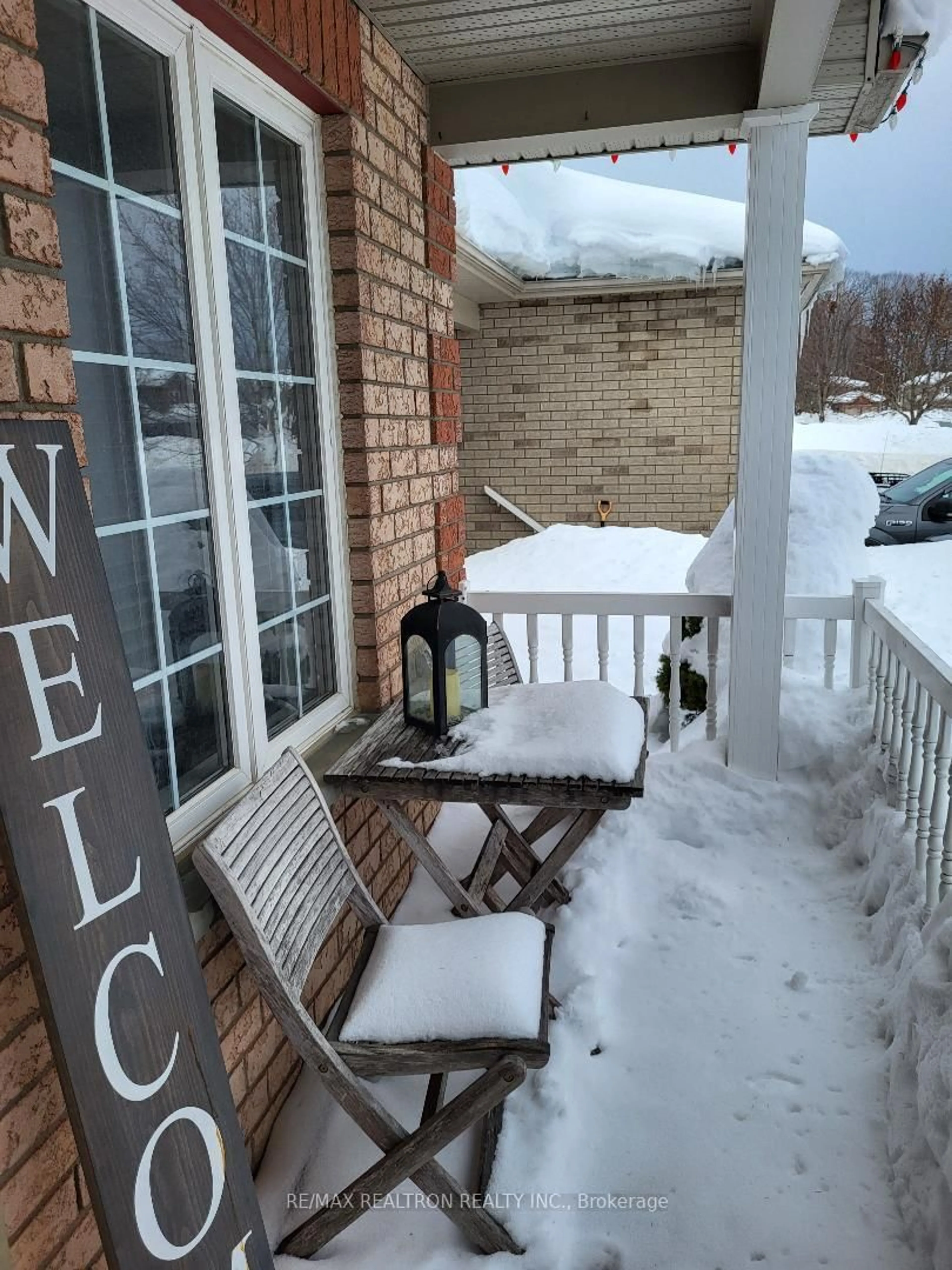 Patio, street for 36 Julia Cres, Orillia Ontario L3V 7Z1