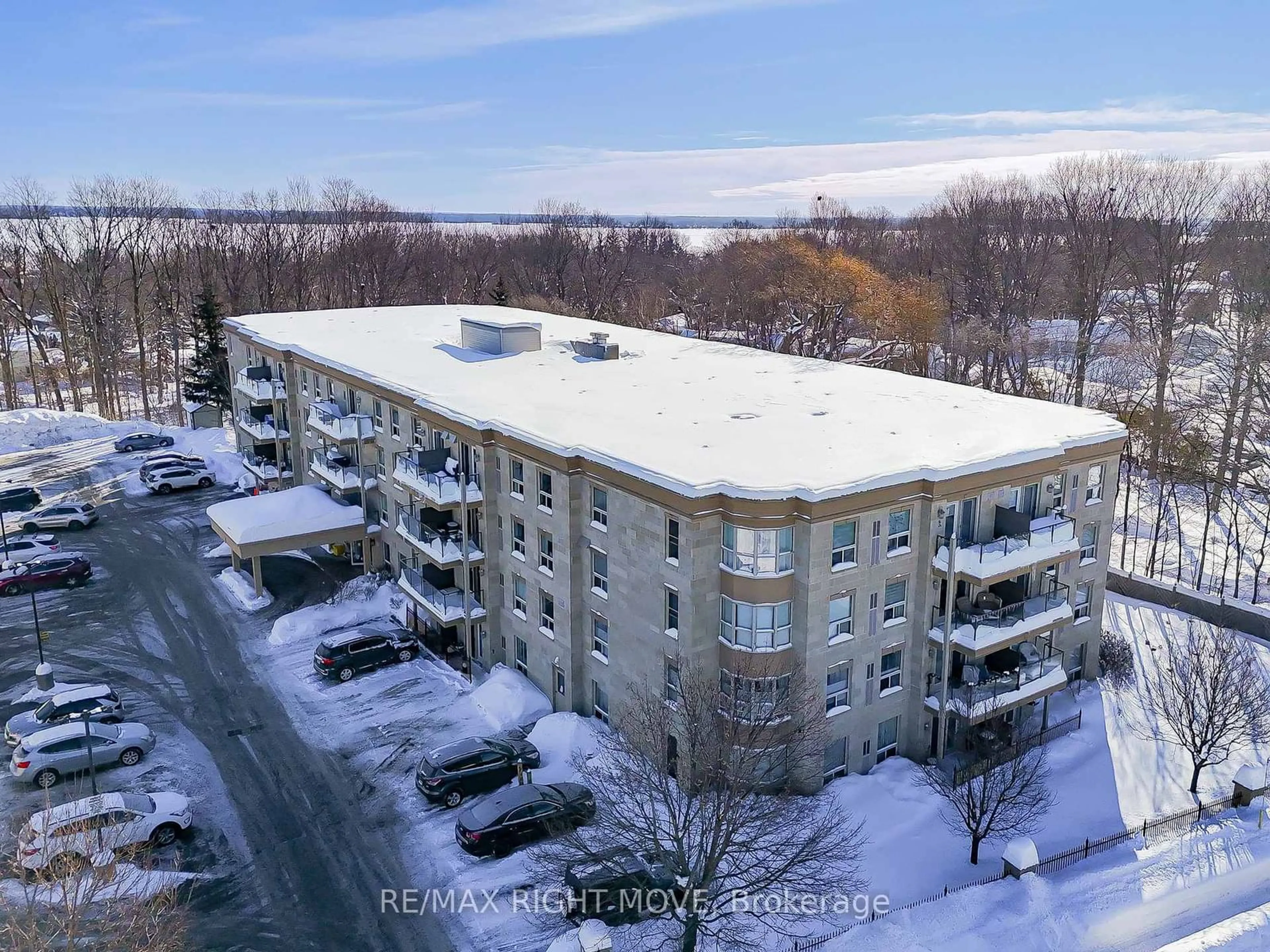 A pic from outside/outdoor area/front of a property/back of a property/a pic from drone, building for 486 Laclie St #108, Orillia Ontario L3V 4P9