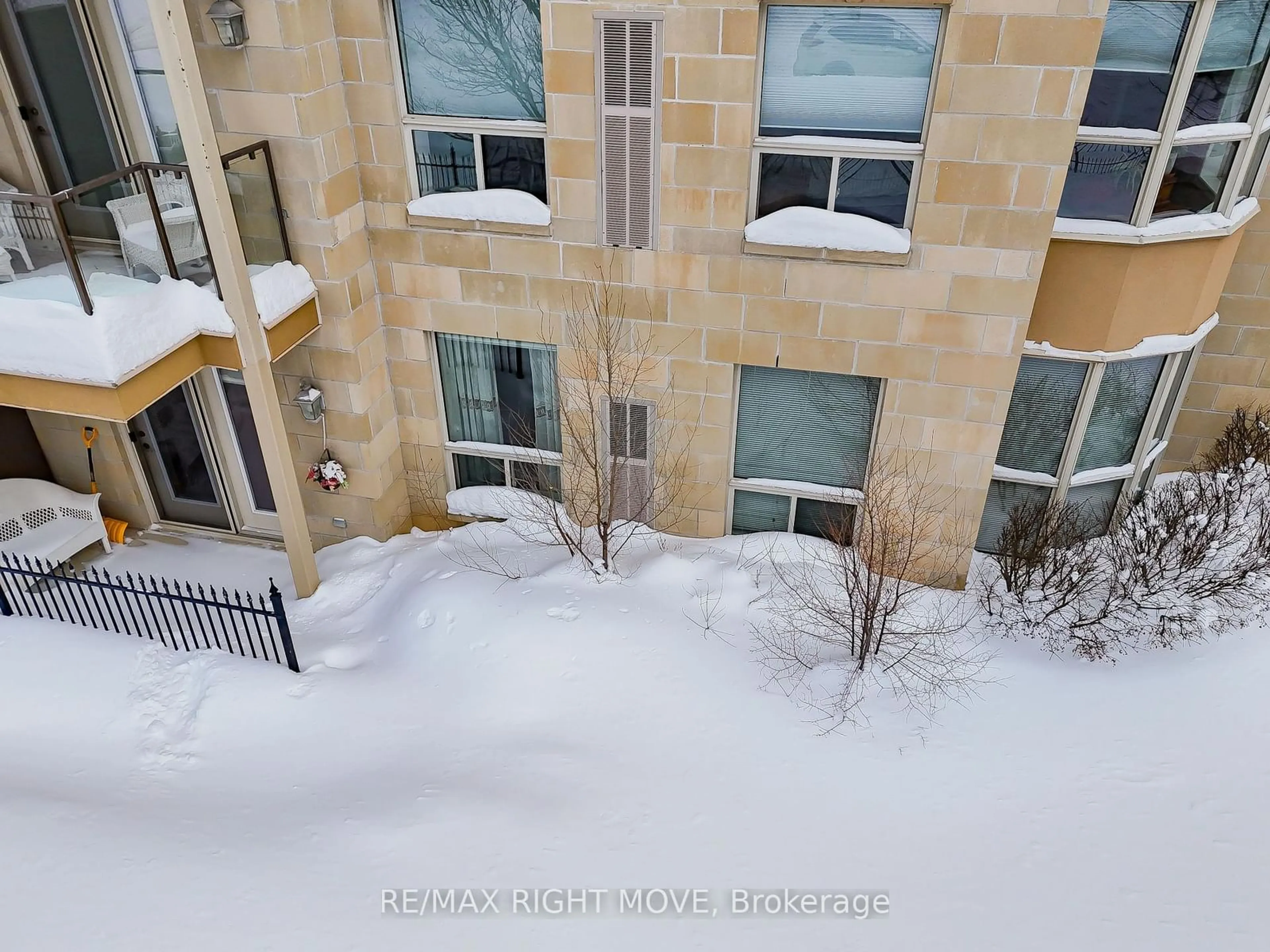 A pic from outside/outdoor area/front of a property/back of a property/a pic from drone, city buildings view from balcony for 486 Laclie St #108, Orillia Ontario L3V 4P9