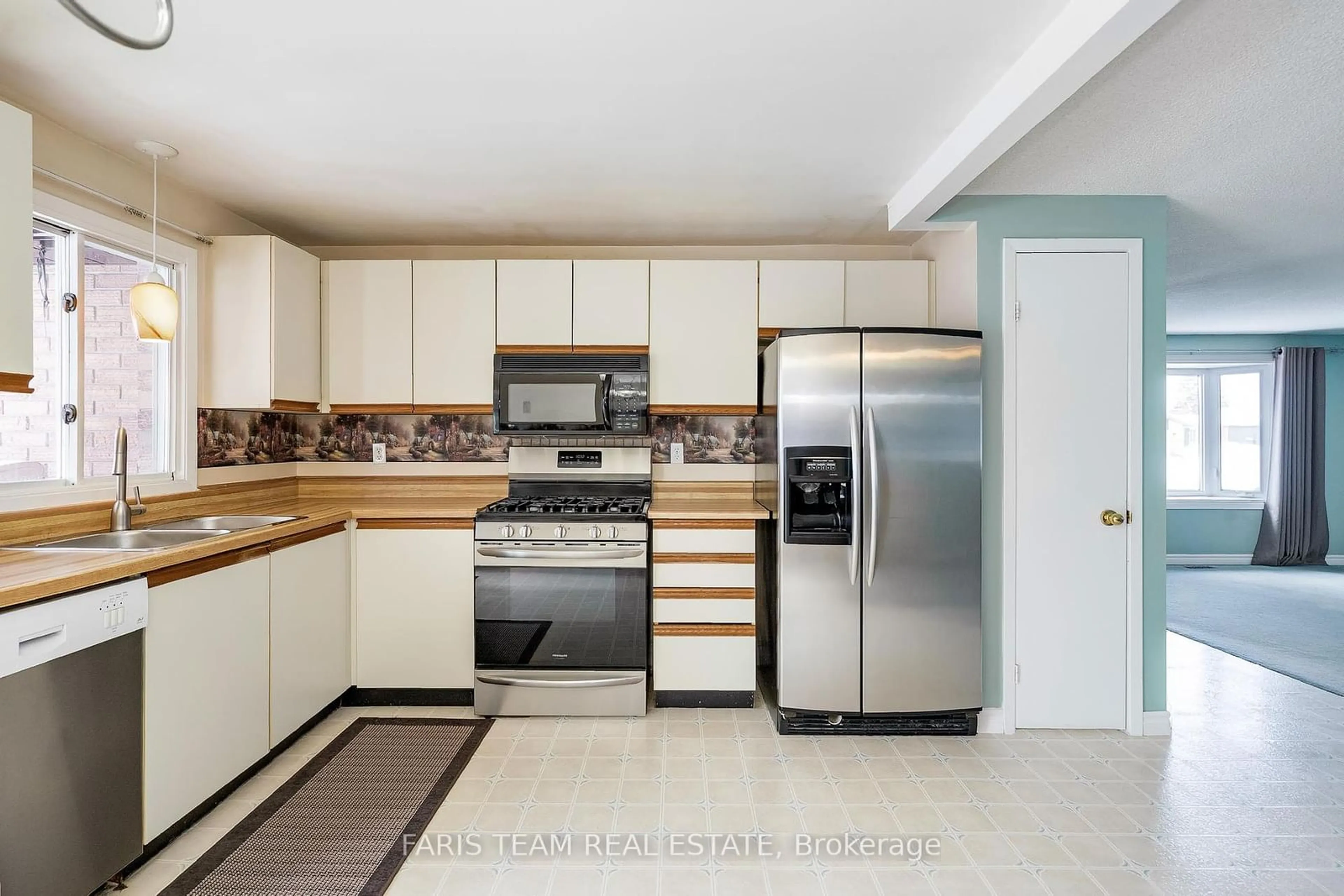 Standard kitchen, ceramic/tile floor for 9 Ford St, Barrie Ontario L4N 5X2