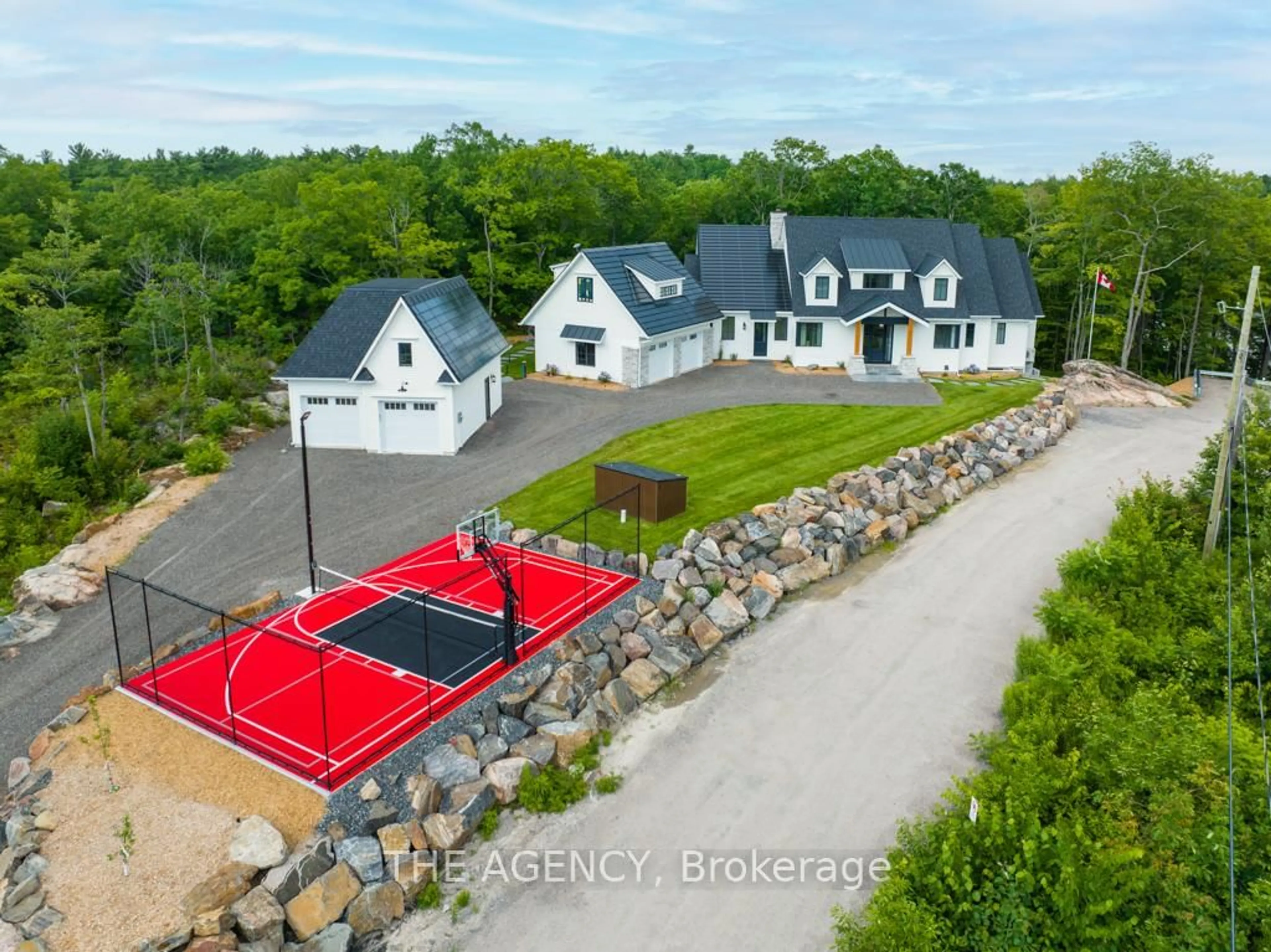 A pic from outside/outdoor area/front of a property/back of a property/a pic from drone, unknown for 3524 Isla Way, Severn Ontario L0K 1S0