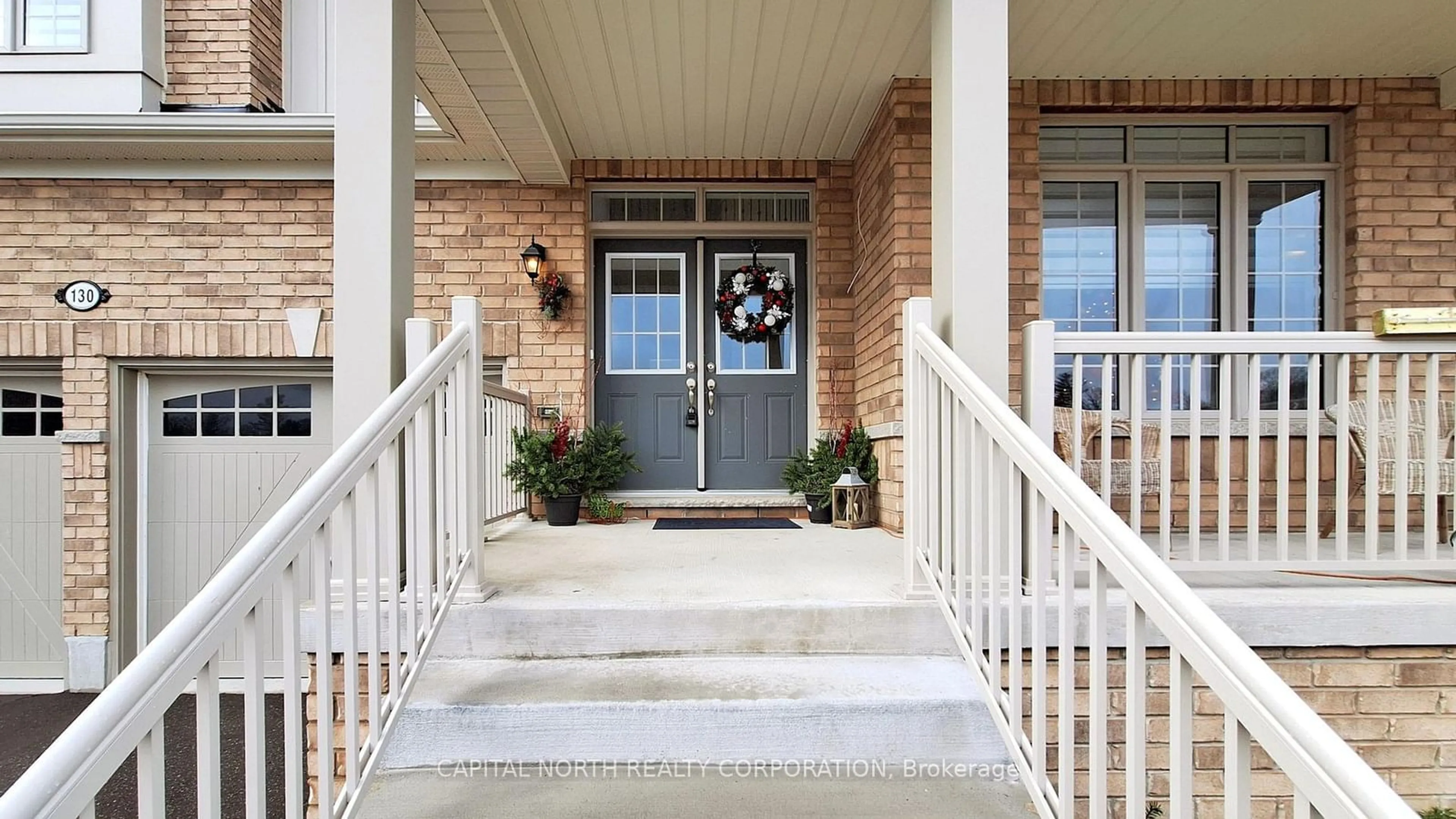 Indoor entryway for 130 Victoria Wood Ave, Springwater Ontario L9X 1Z8