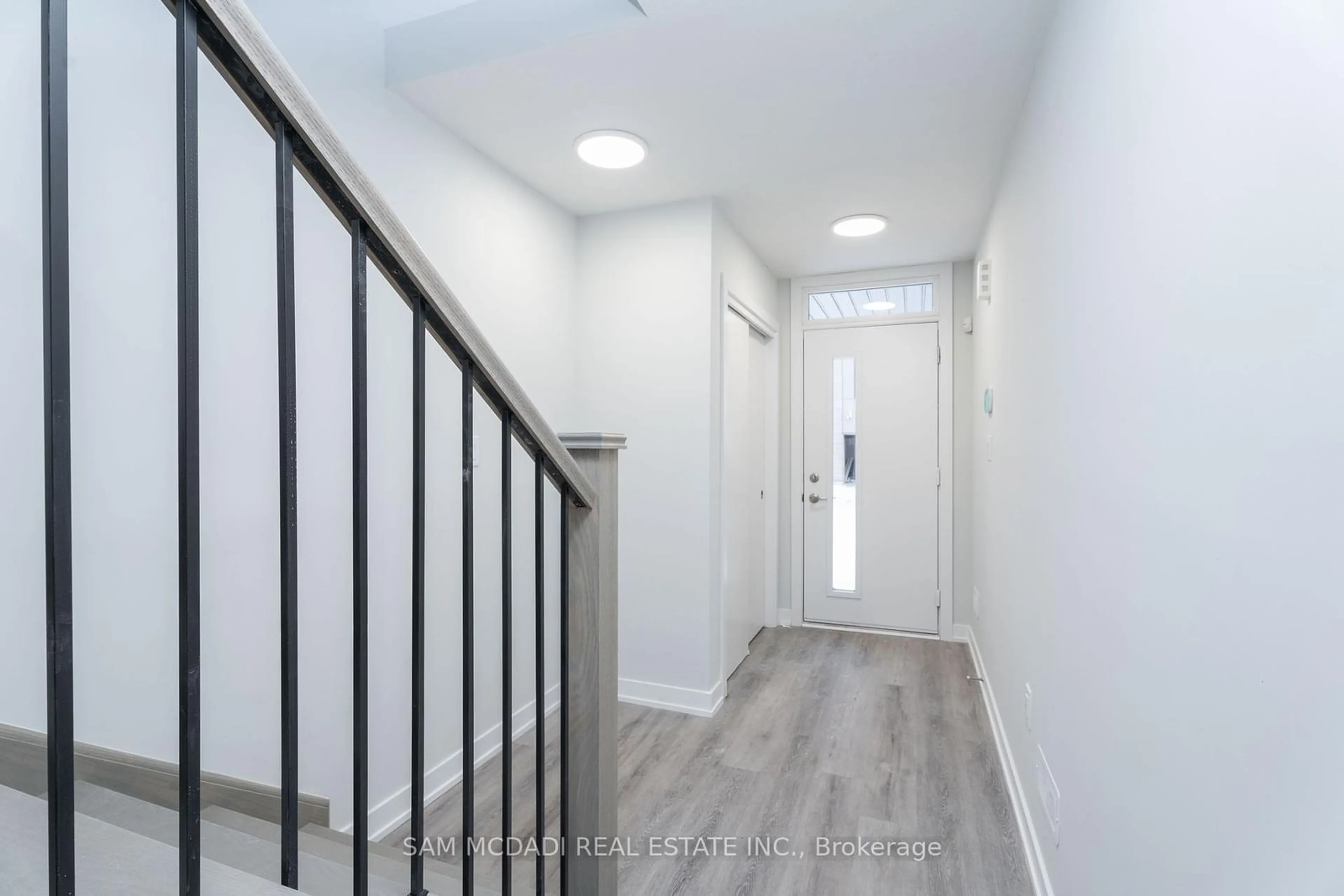 Indoor entryway for 47 Winters Cres, Collingwood Ontario L9Y 5H8