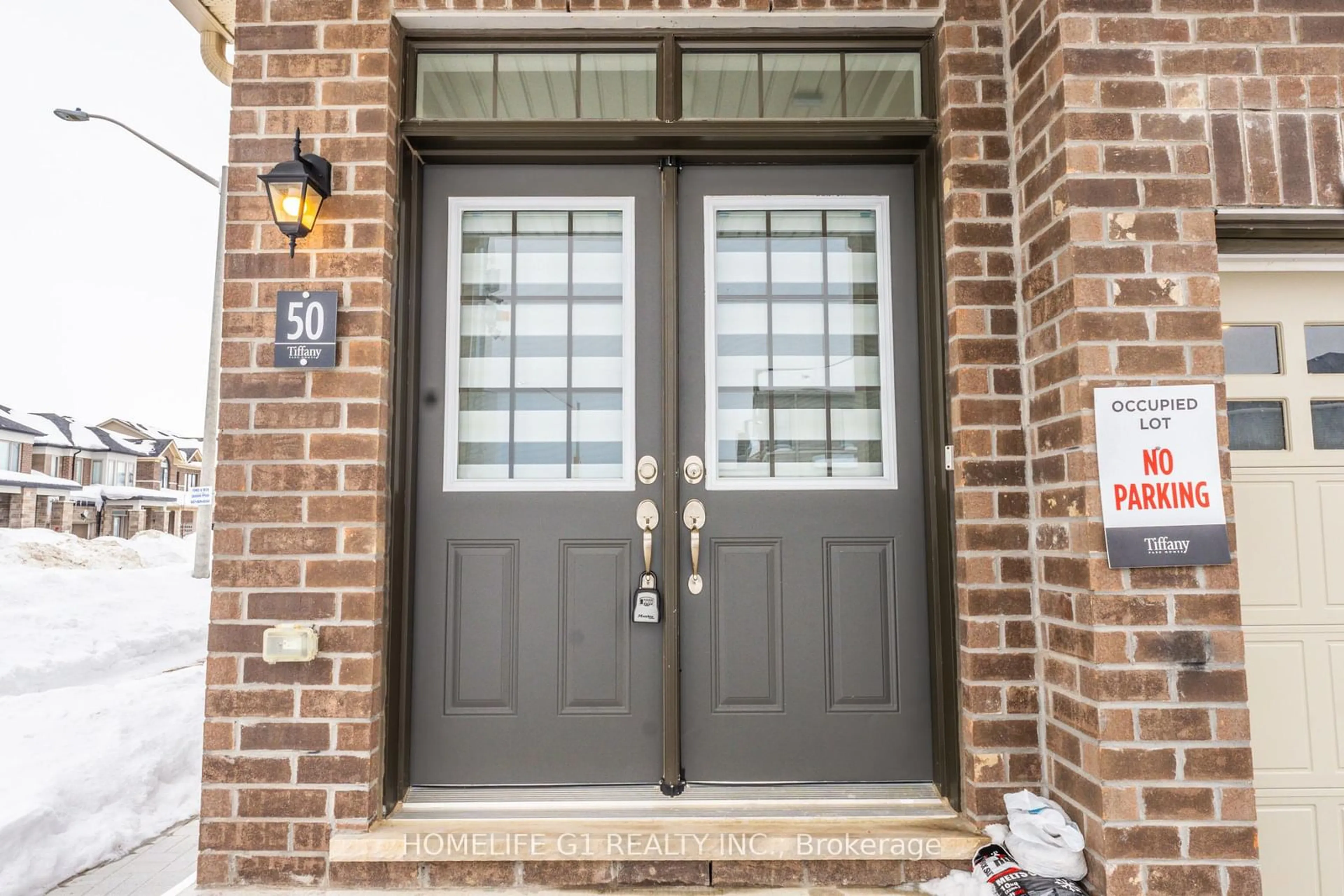 Indoor entryway for 50 Rochester Dr, Barrie Ontario L9S 2Z8