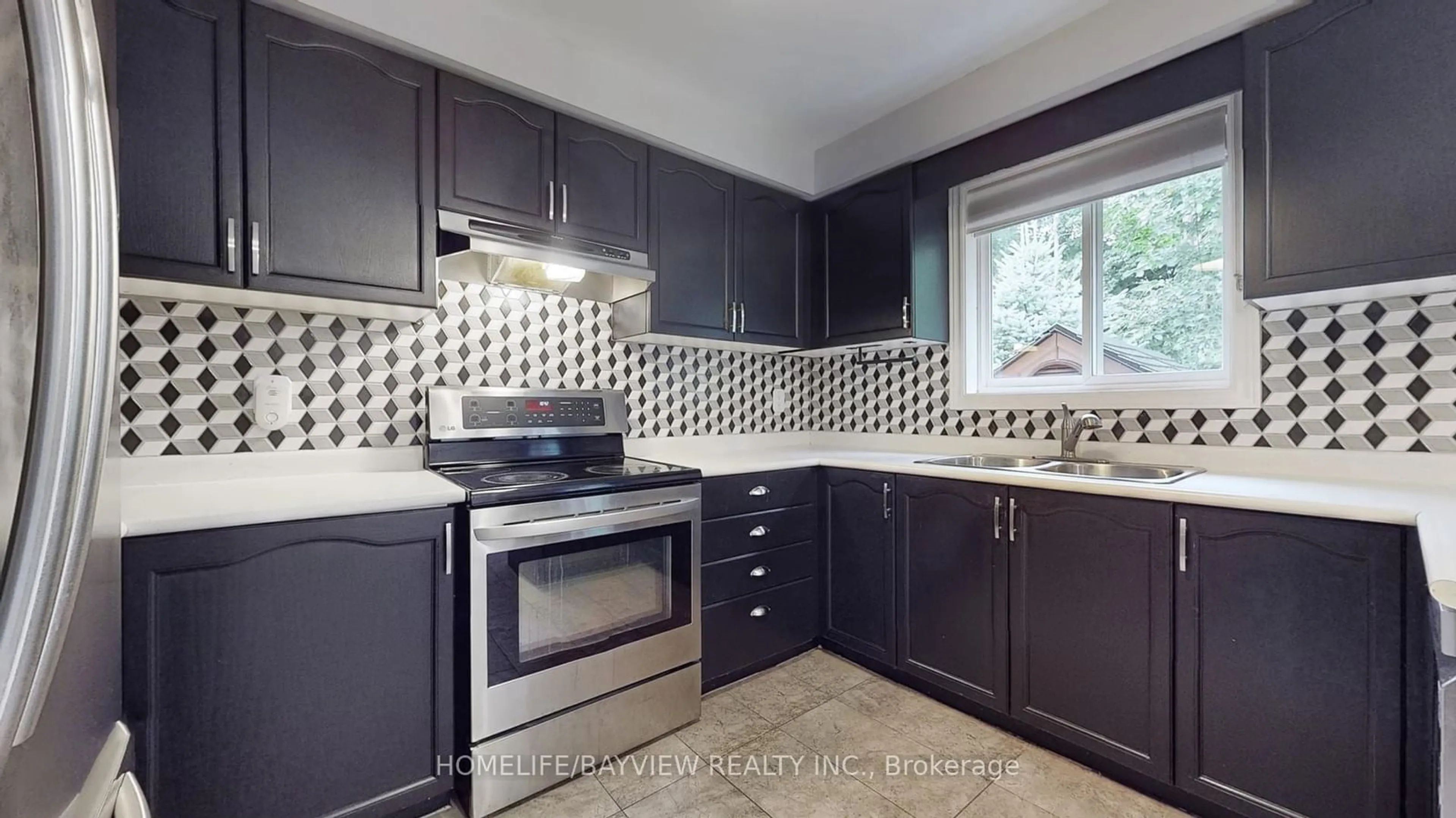 Standard kitchen, ceramic/tile floor for 51 Emms Dr, Barrie Ontario L4N 8H3