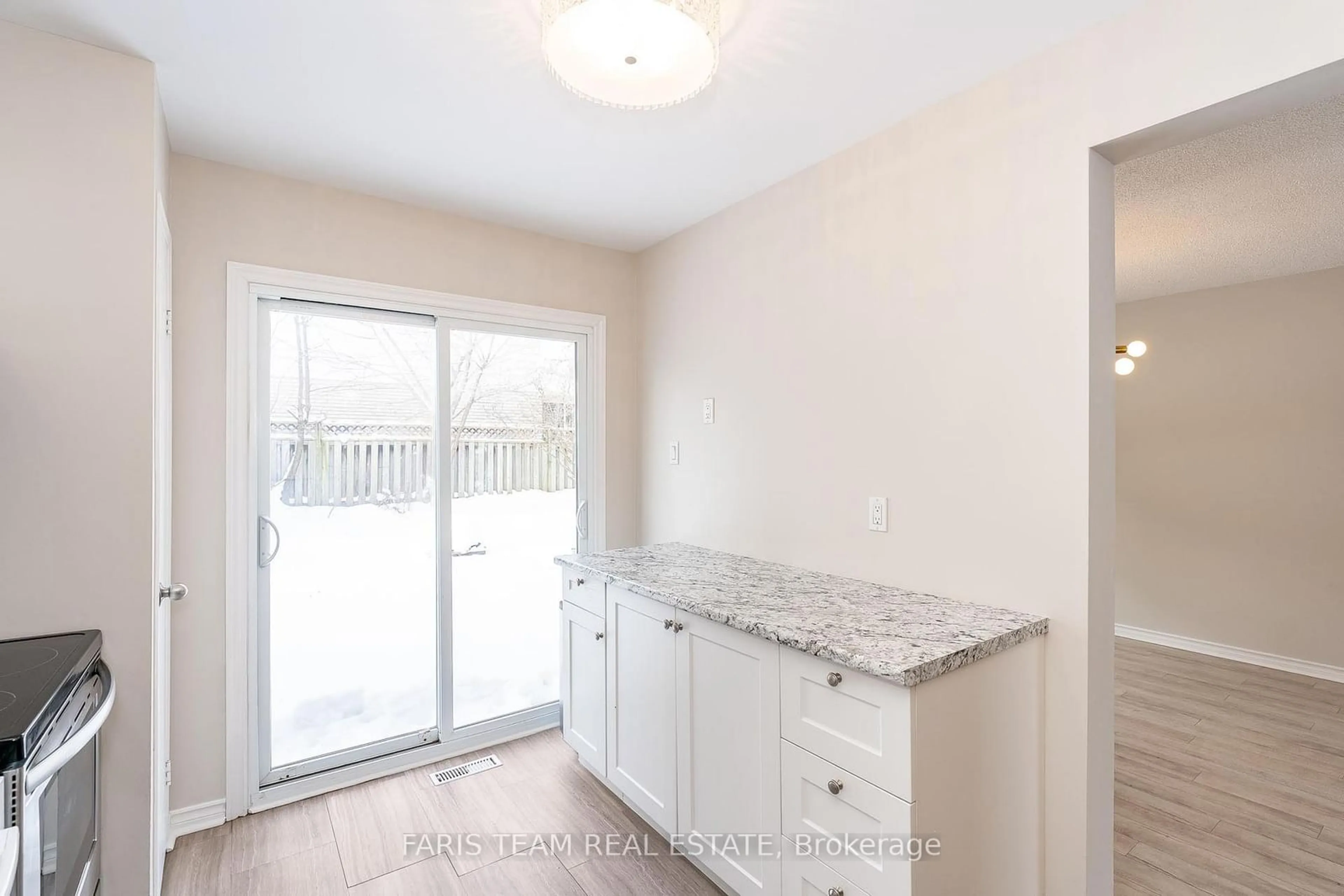 Laundry room for 76 Garden Dr, Barrie Ontario L4N 5K2