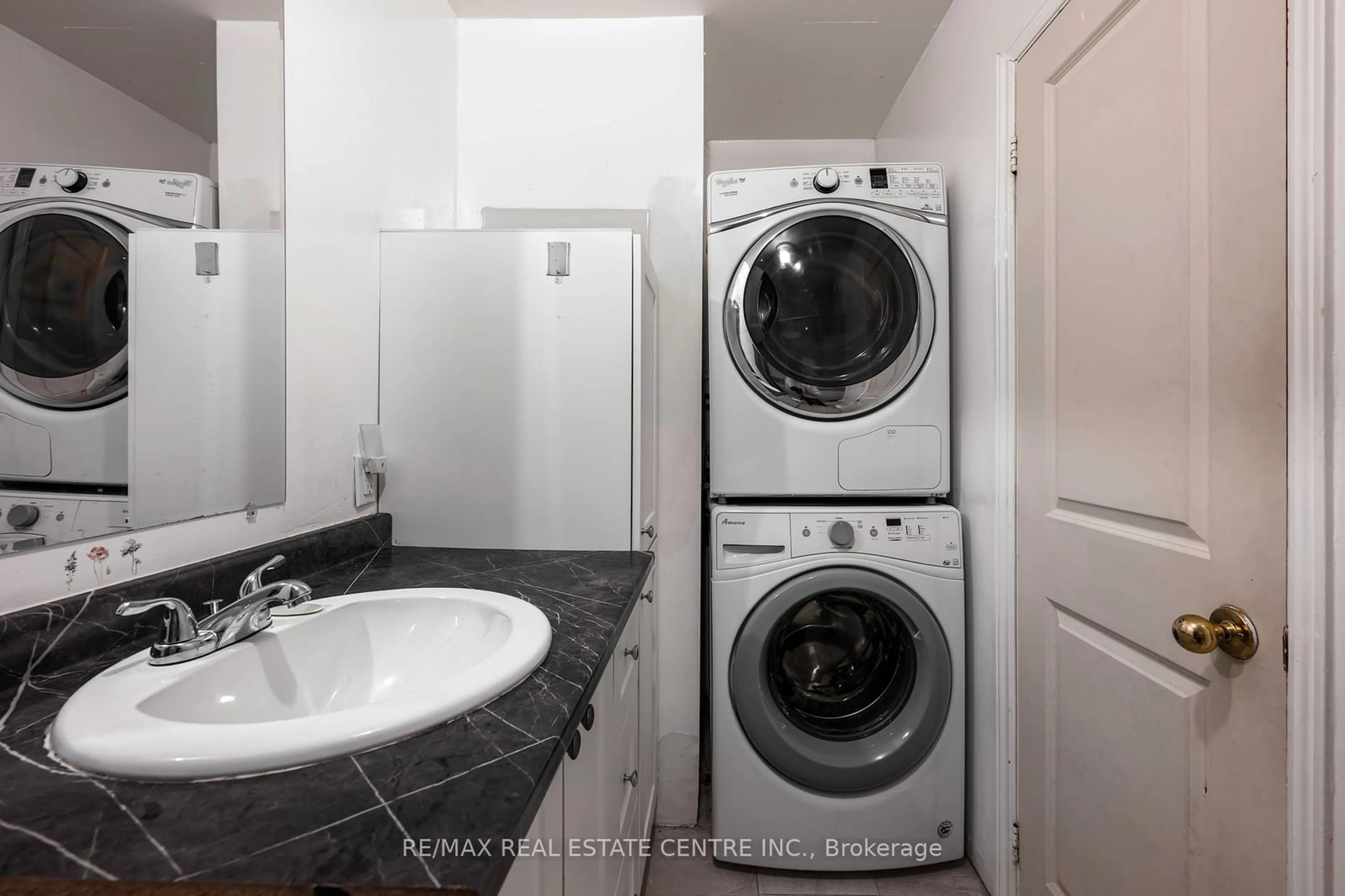 Laundry room for 30 Loggers Run #3, Barrie Ontario L4N 6W2