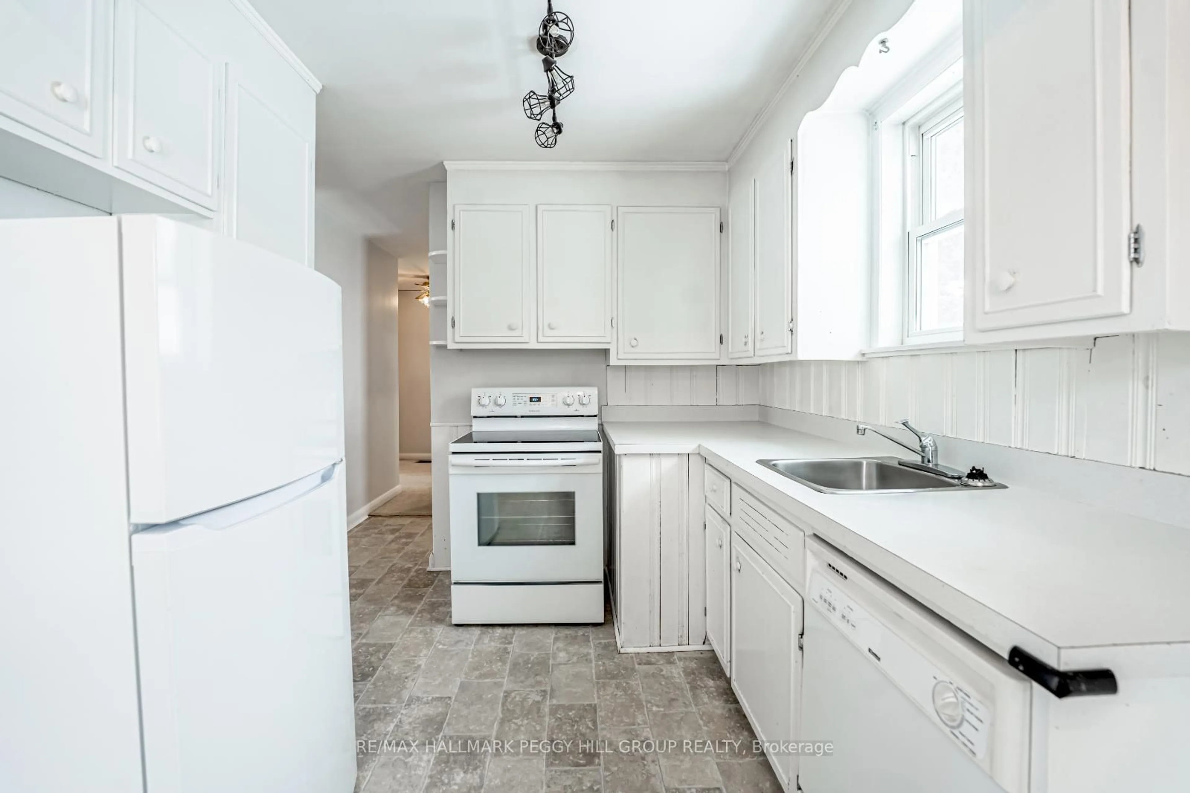 Standard kitchen, unknown for 59 Newton St, Barrie Ontario L4M 3N4