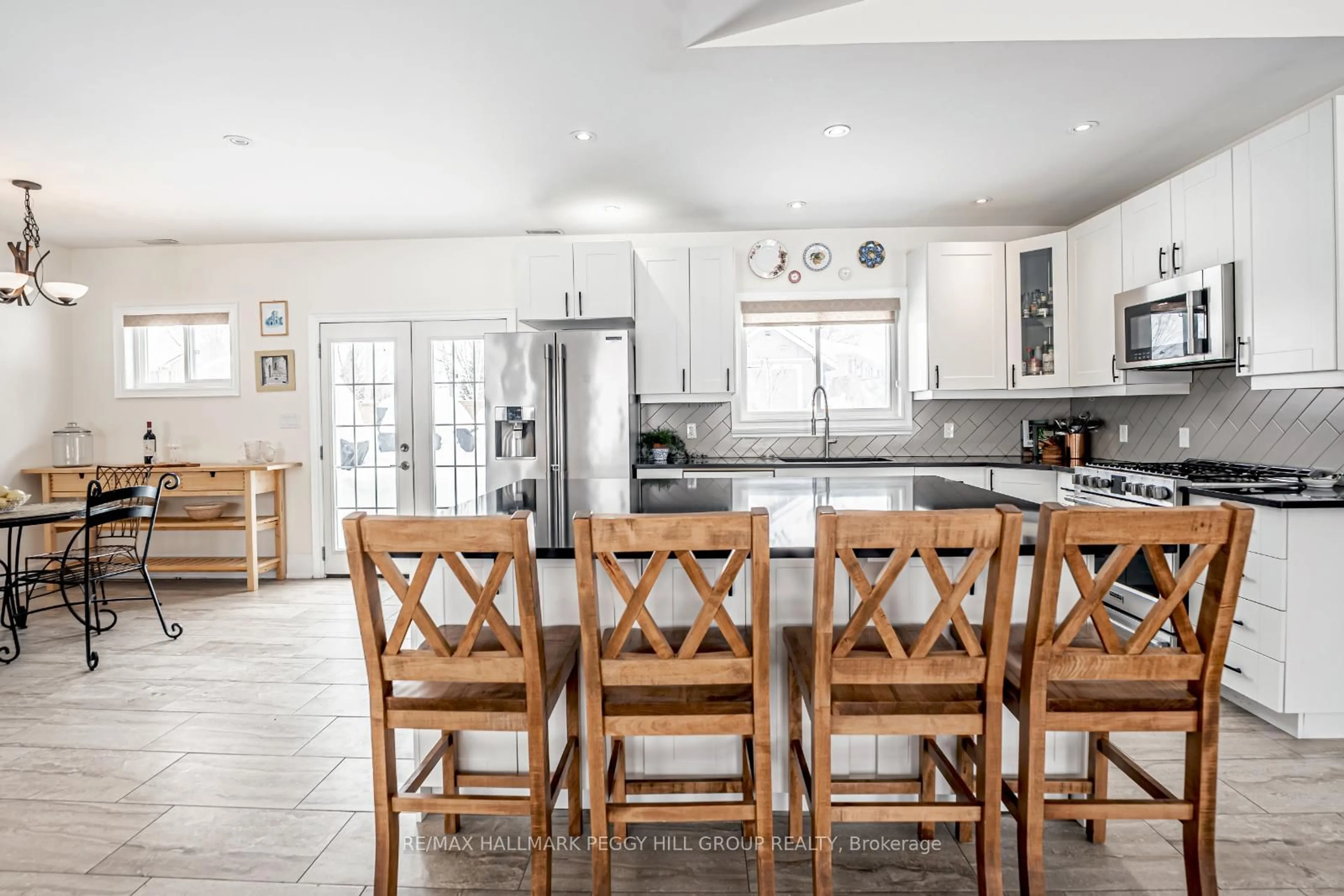 Open concept kitchen, ceramic/tile floor for 219 Cox Mill Rd, Barrie Ontario L4N 4G6