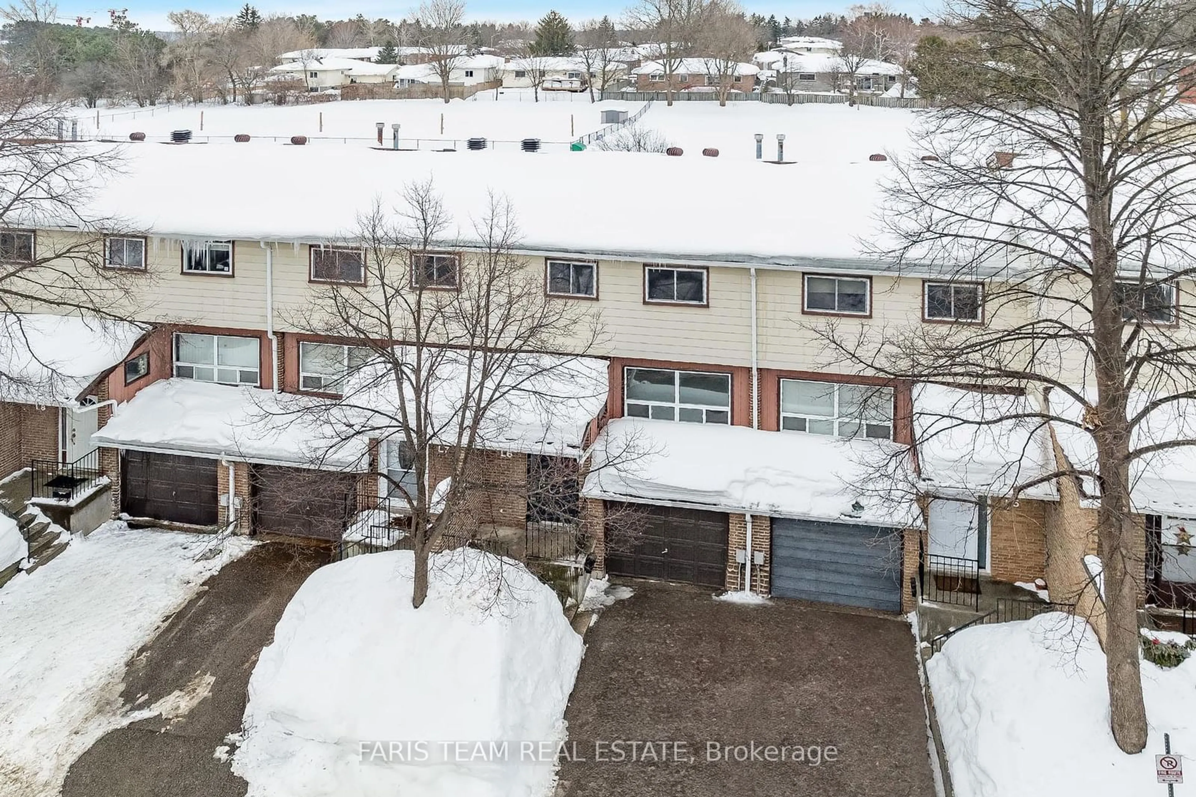 A pic from outside/outdoor area/front of a property/back of a property/a pic from drone, unknown for 63 Ferris Lane #L6, Barrie Ontario L4M 5C4