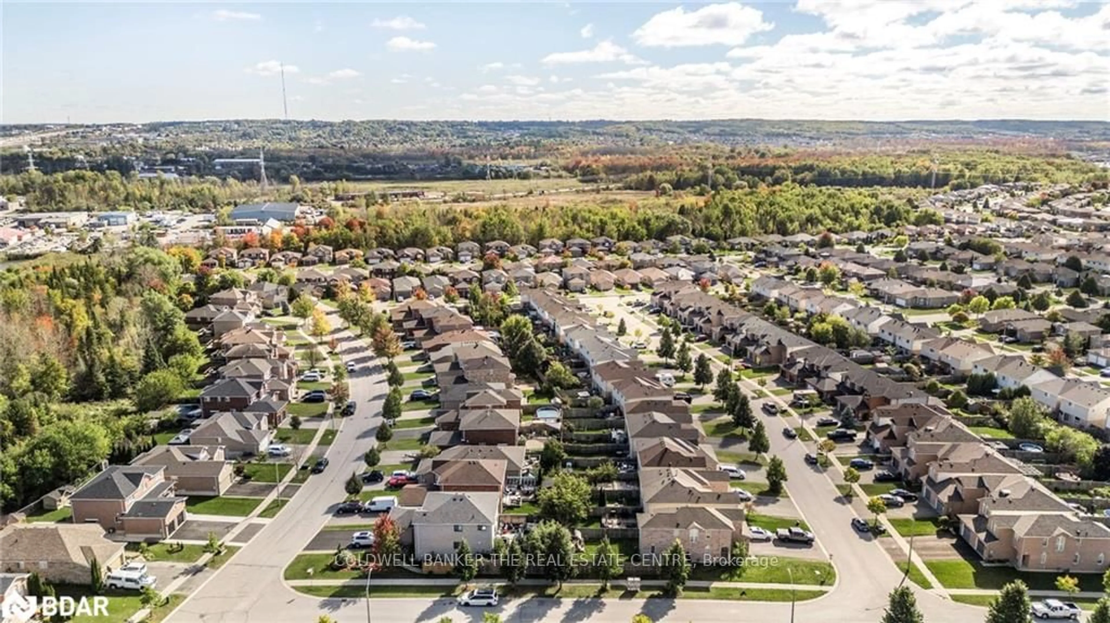 A pic from outside/outdoor area/front of a property/back of a property/a pic from drone, street for 32 Jagges Dr, Barrie Ontario L4N 0W9