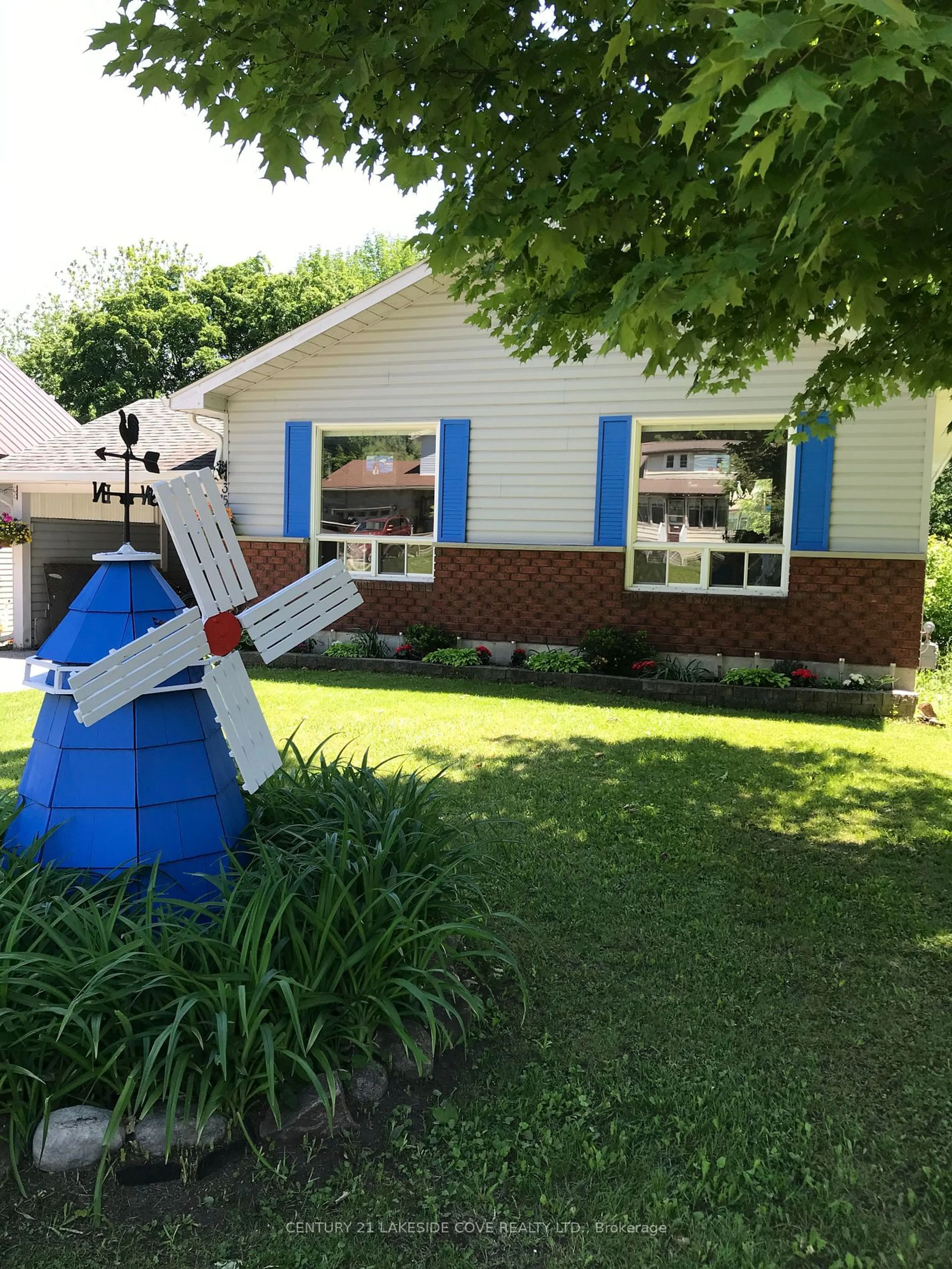 Home with vinyl exterior material, street for 357 Arthur St, Orillia Ontario L3V 3M9