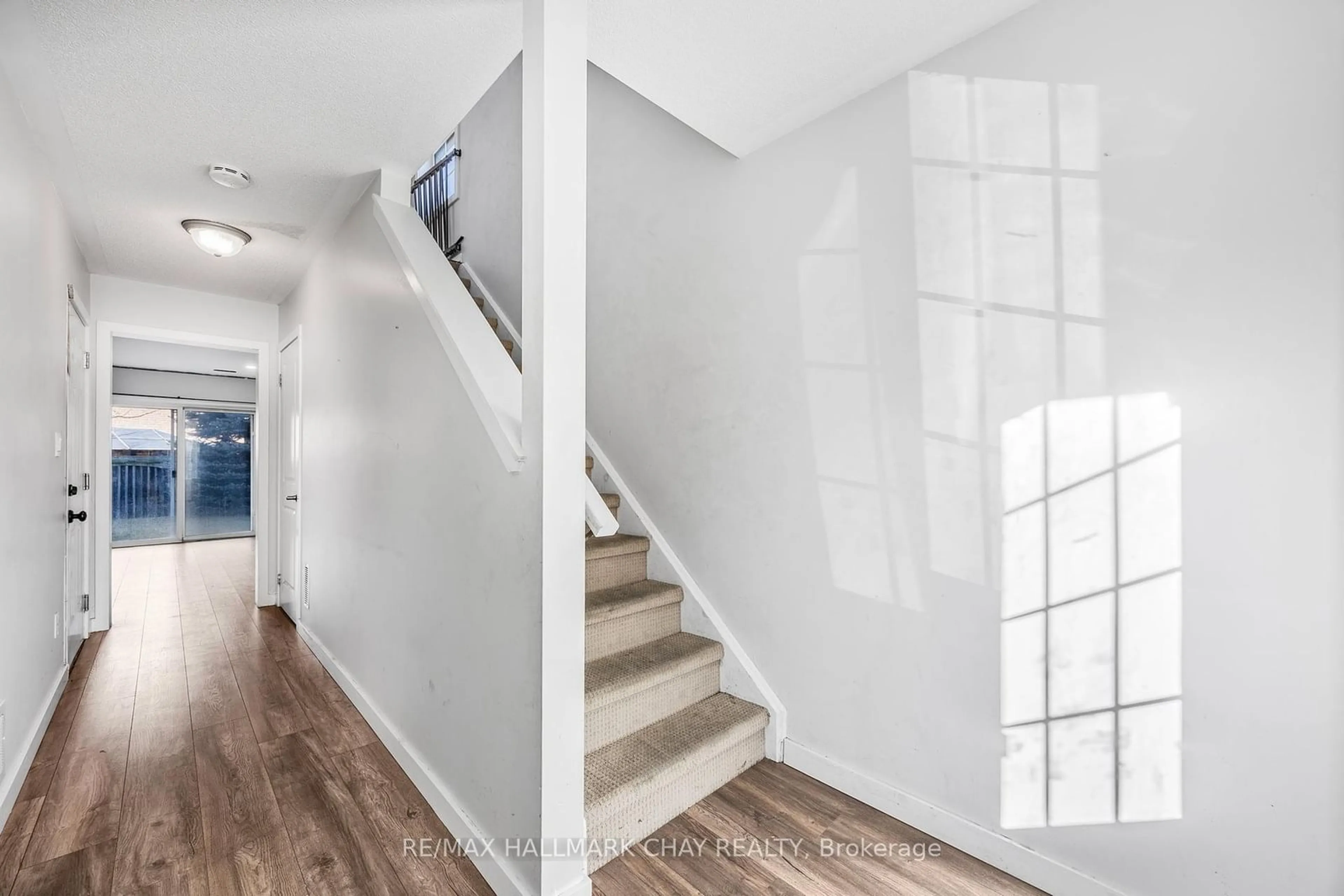 Indoor entryway for 91 COUGHLIN Rd #24, Barrie Ontario L4N 0L6