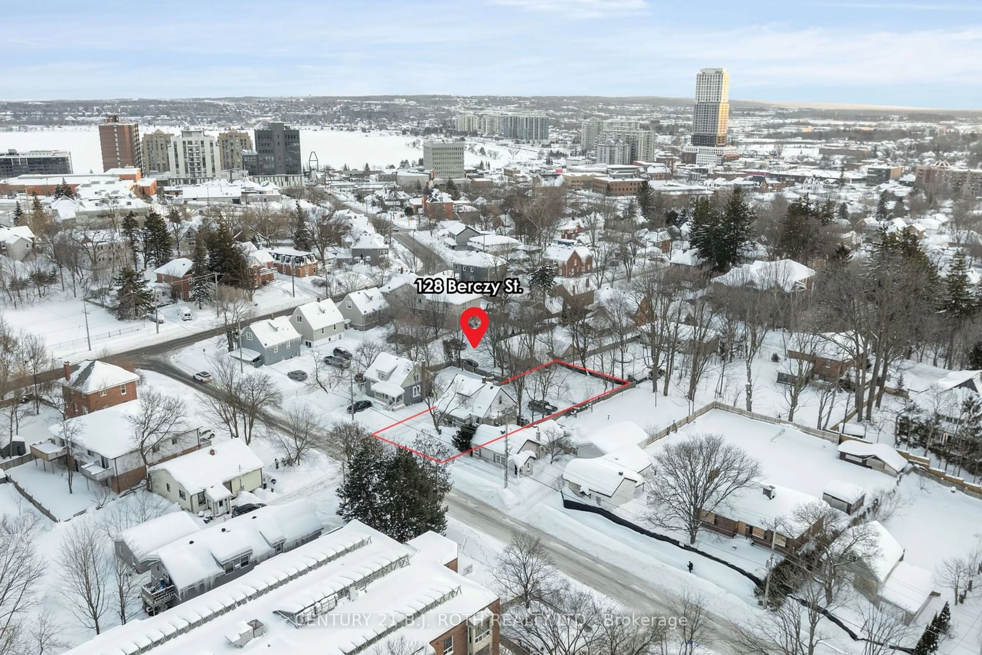 A pic from outside/outdoor area/front of a property/back of a property/a pic from drone, unknown for 128 Berczy St, Barrie Ontario L4M 3R4