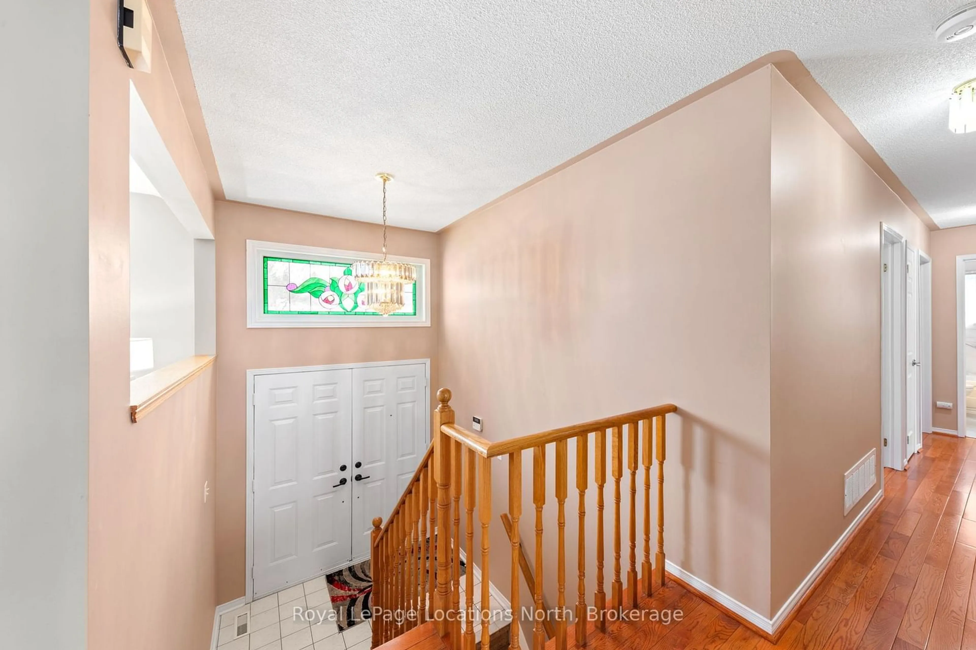 Indoor entryway for 85 Silver Birch Ave, Wasaga Beach Ontario L9Z 1N8