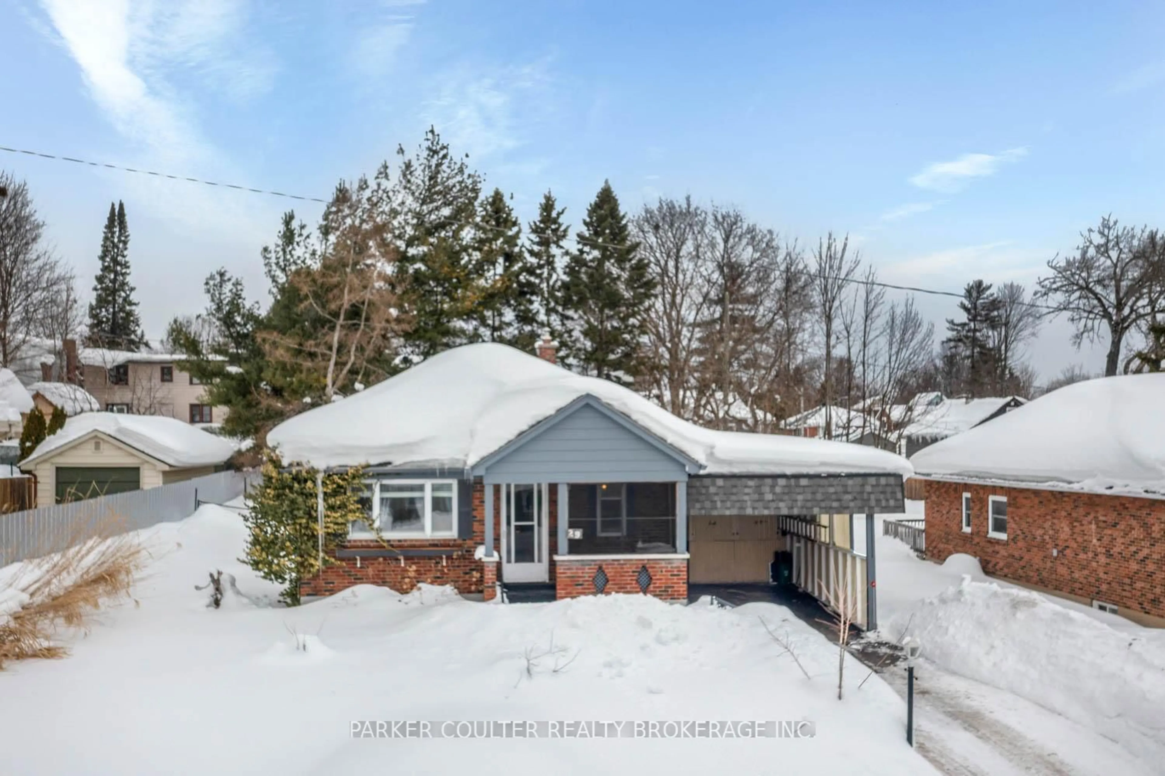 A pic from outside/outdoor area/front of a property/back of a property/a pic from drone, street for 29 Argyle Ave, Orillia Ontario L3V 2V5