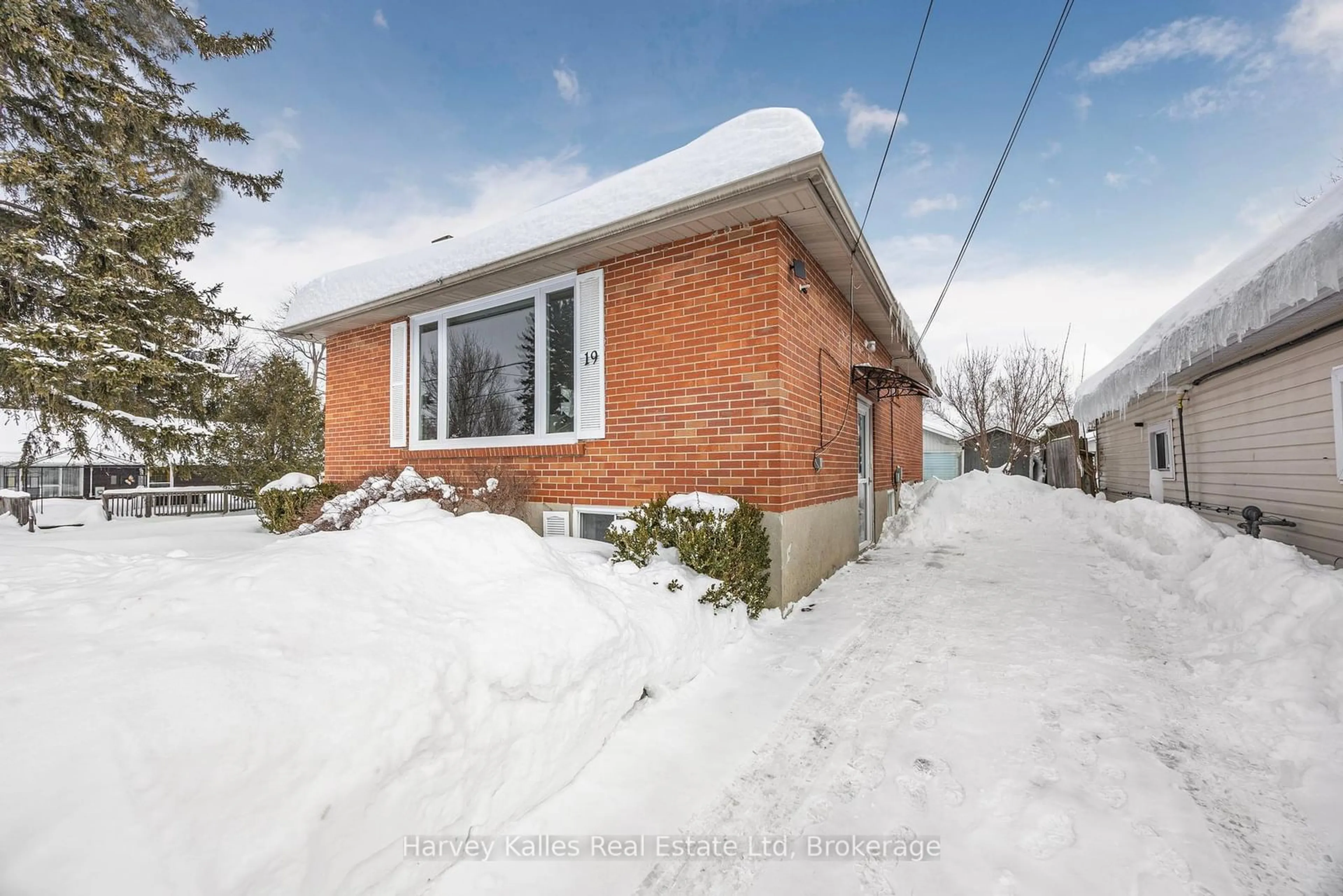 Home with brick exterior material, street for 19 70th St, Wasaga Beach Ontario L9Z 1T6