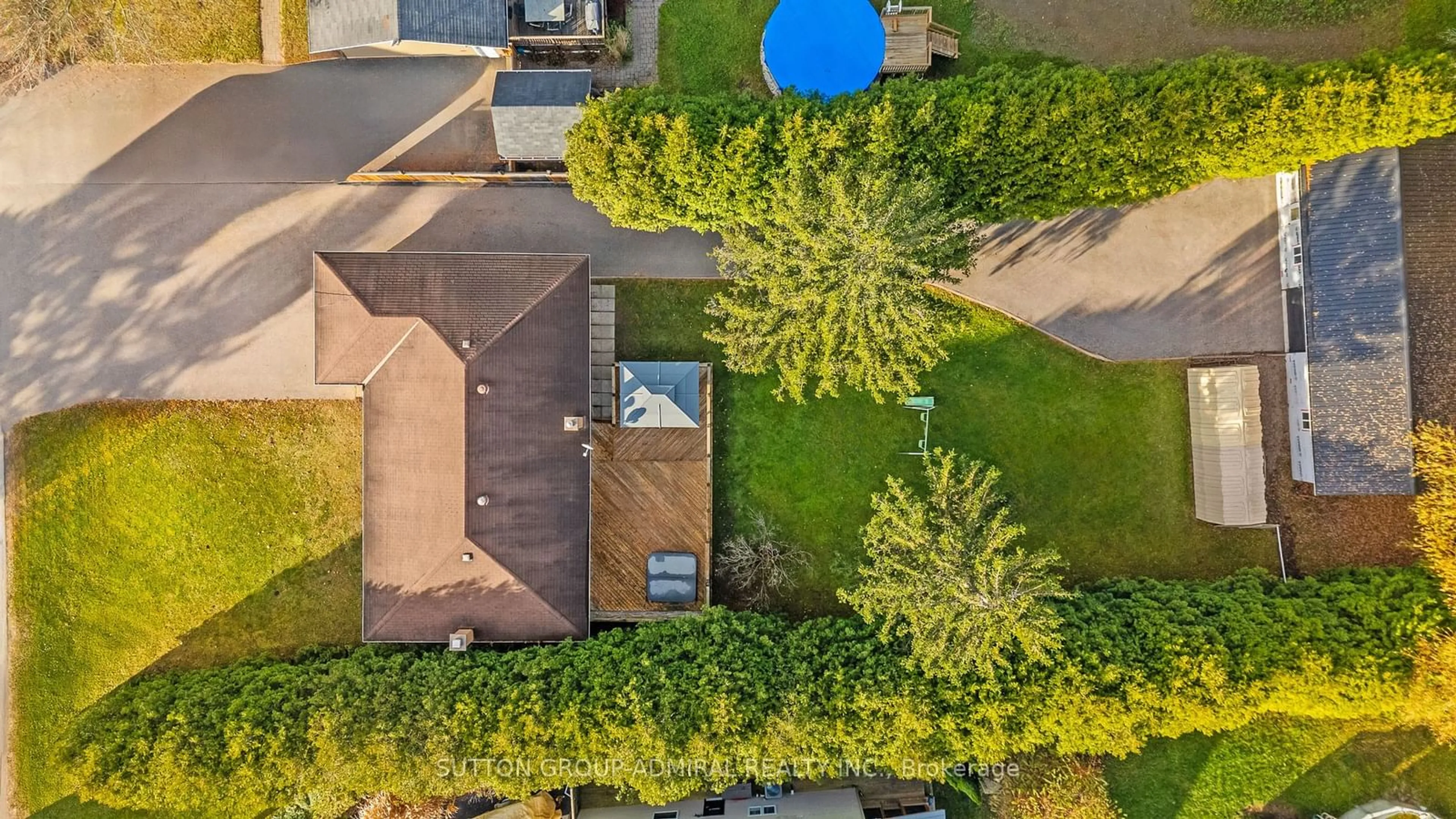 A pic from outside/outdoor area/front of a property/back of a property/a pic from drone, street for 7 Lamers Rd, Clearview Ontario L0M 1N0