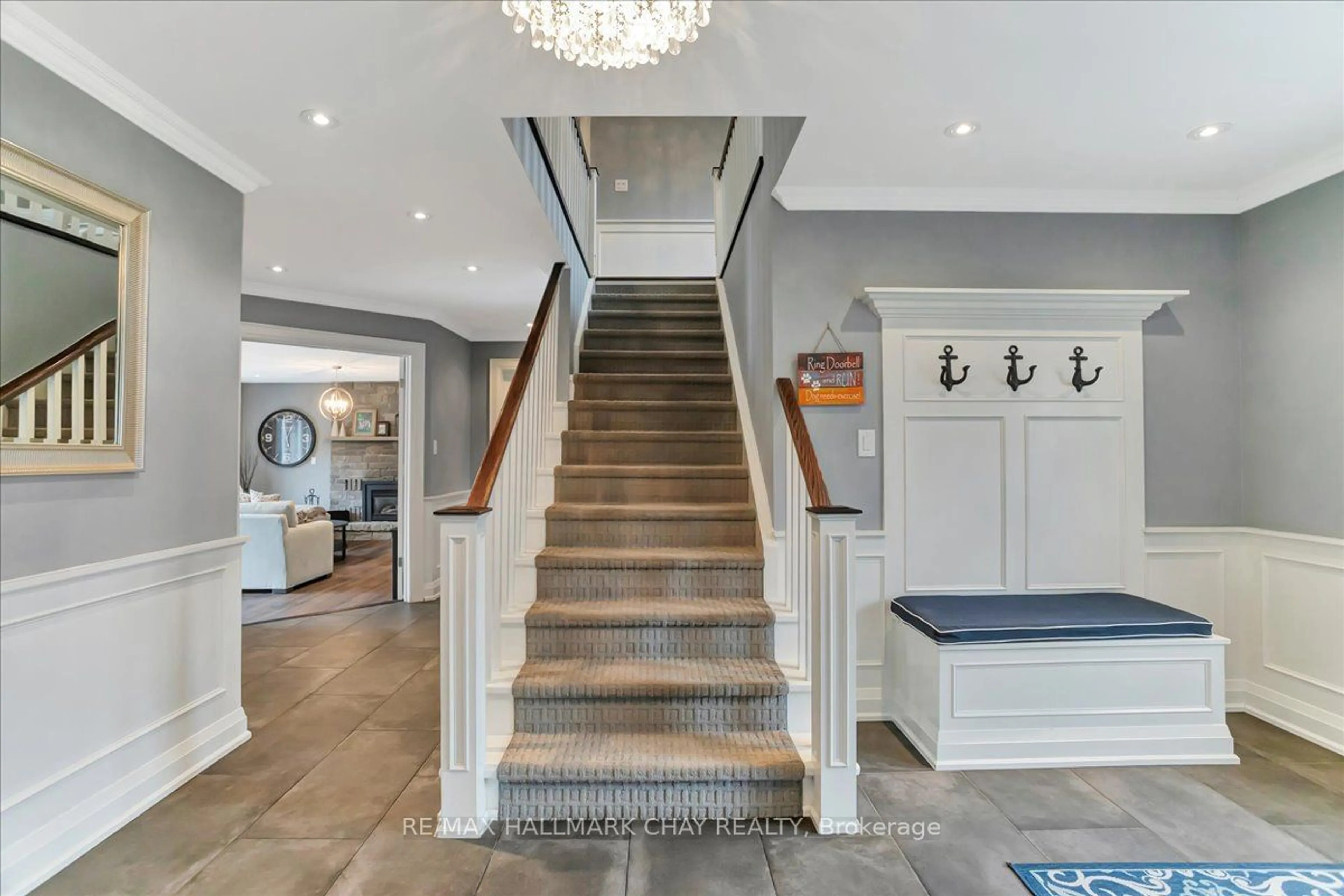 Indoor foyer for 12 Howard Dr, Oro-Medonte Ontario L0L 2E0