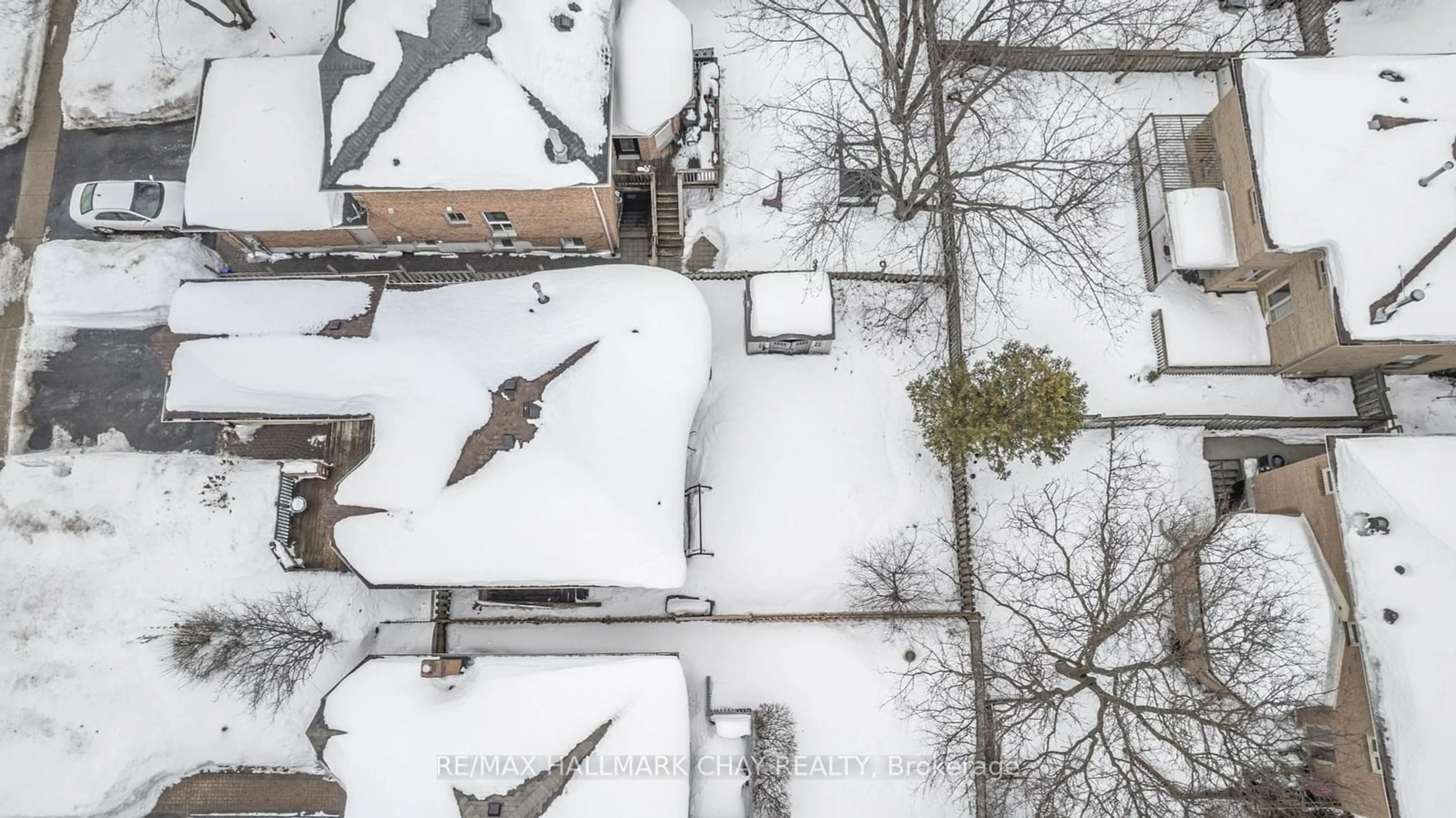 A pic from outside/outdoor area/front of a property/back of a property/a pic from drone, street for 23 Grasett Cres, Barrie Ontario L4N 6Z8