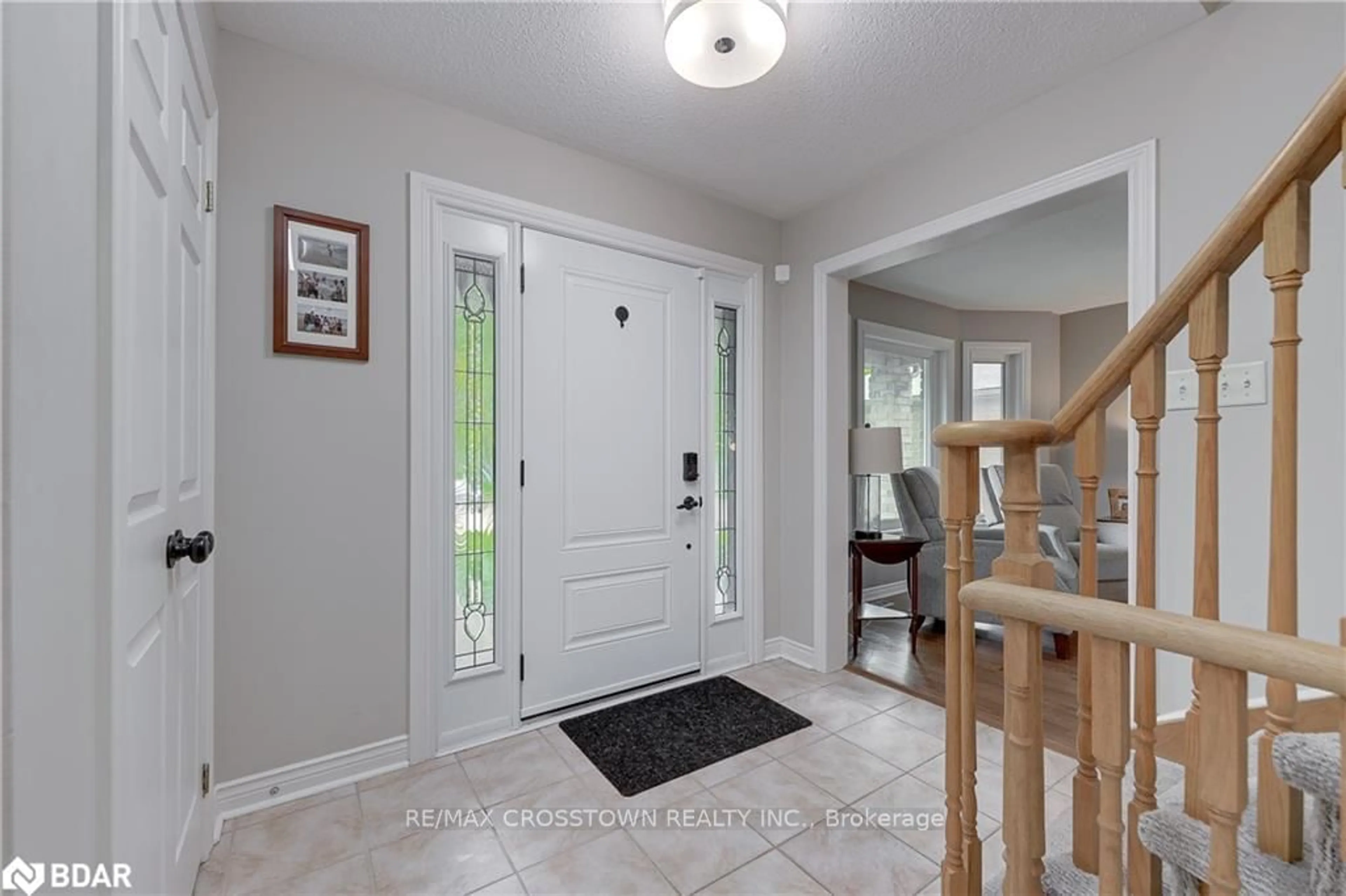 Indoor entryway for 19 Allsop Cres, Barrie Ontario L4N 8T6