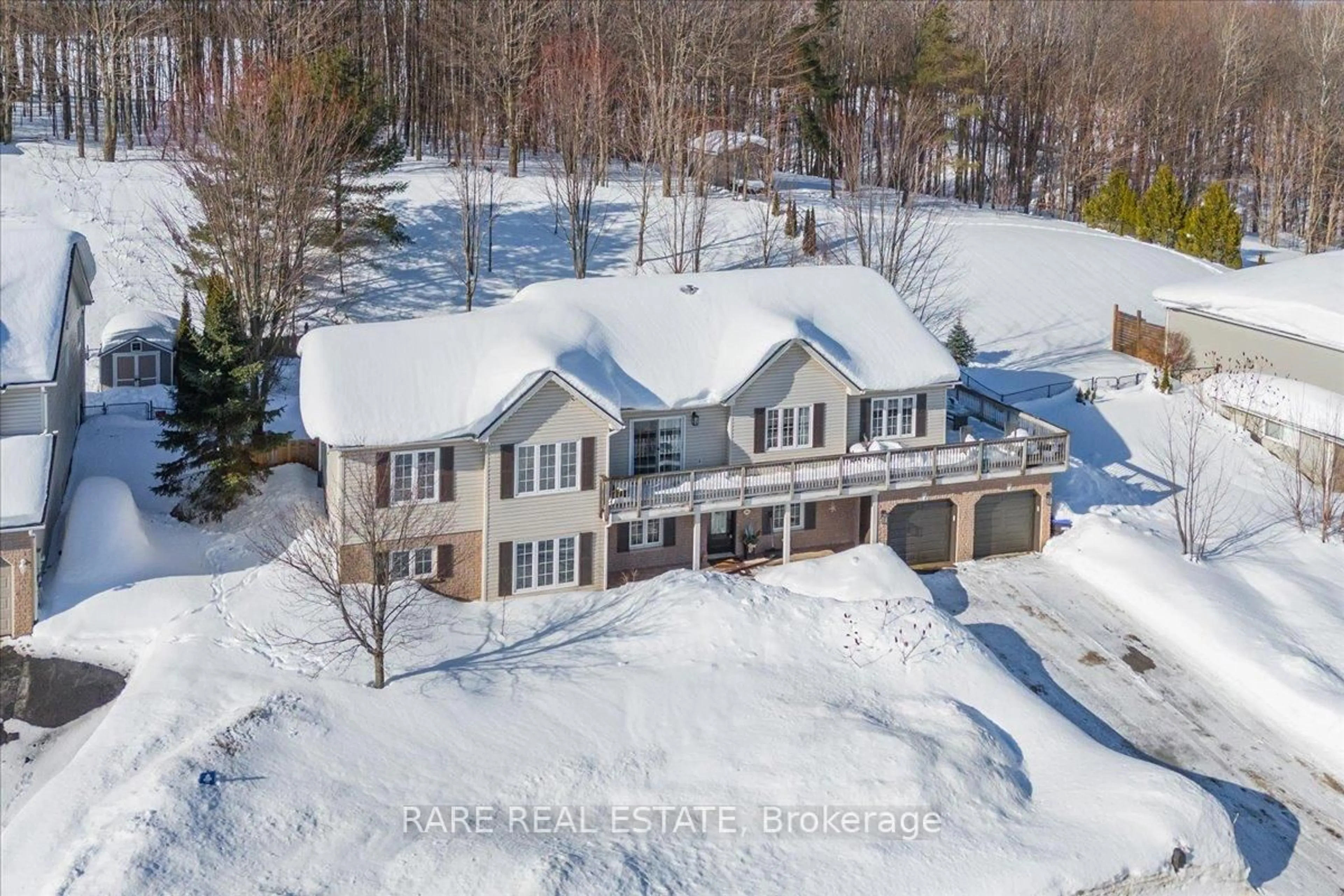 A pic from outside/outdoor area/front of a property/back of a property/a pic from drone, street for 26 Ironwood Tr, Oro-Medonte Ontario L0K 1E0