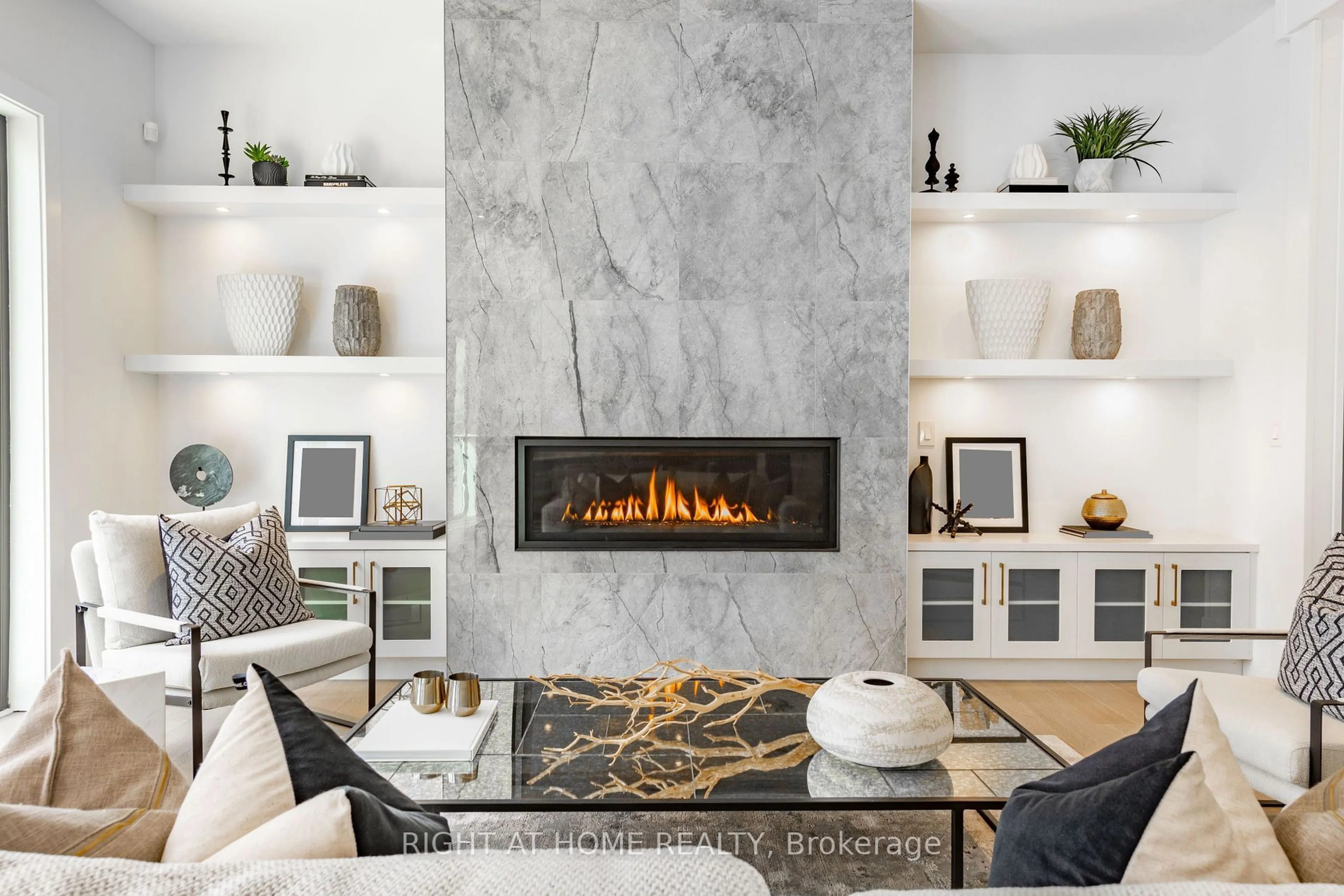 Living room with furniture, ceramic/tile floor for 6 Beaufort Cres, Tiny Ontario L9M 0B8