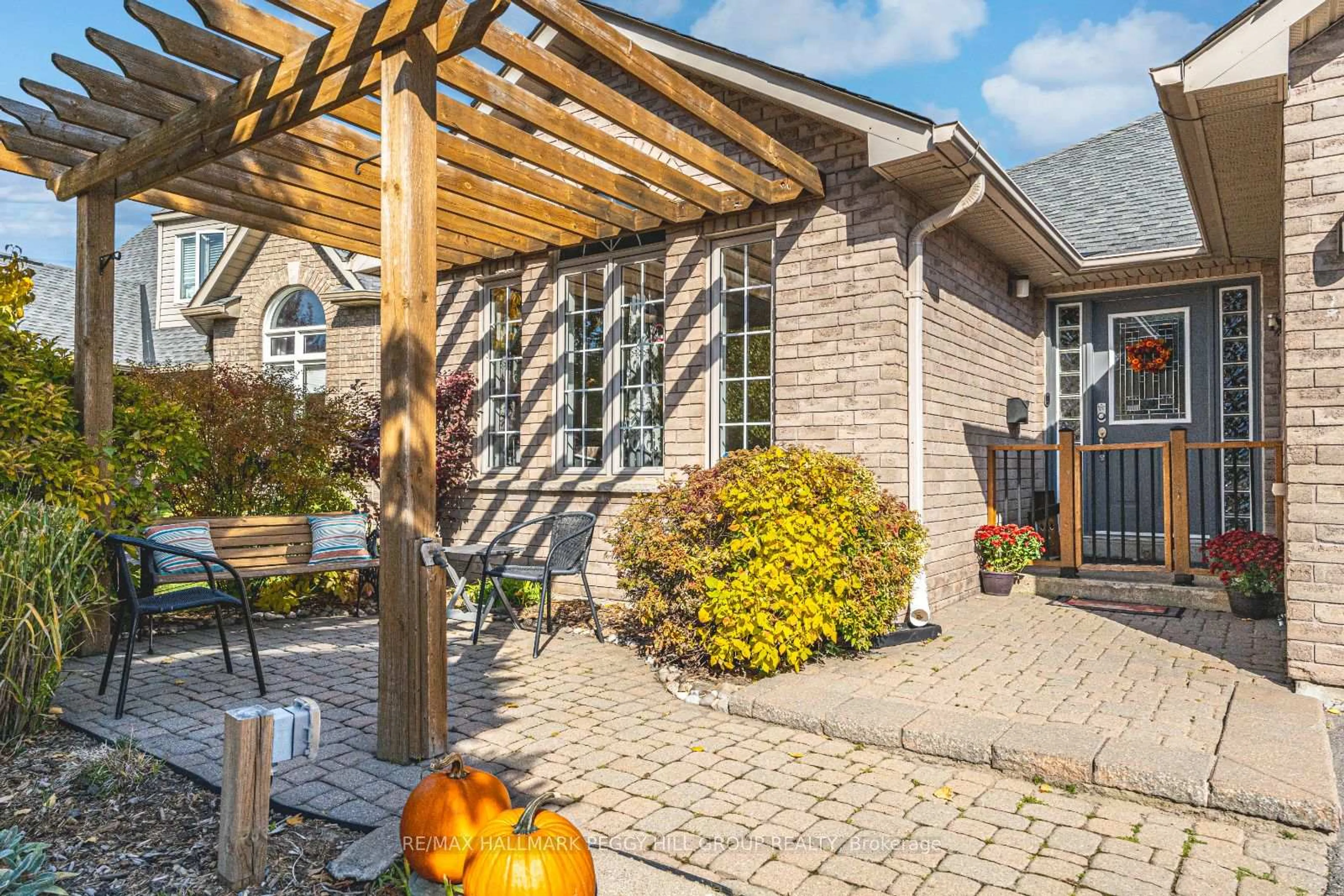 Patio, street for 16 Todd Dr, Barrie Ontario L4N 9K6