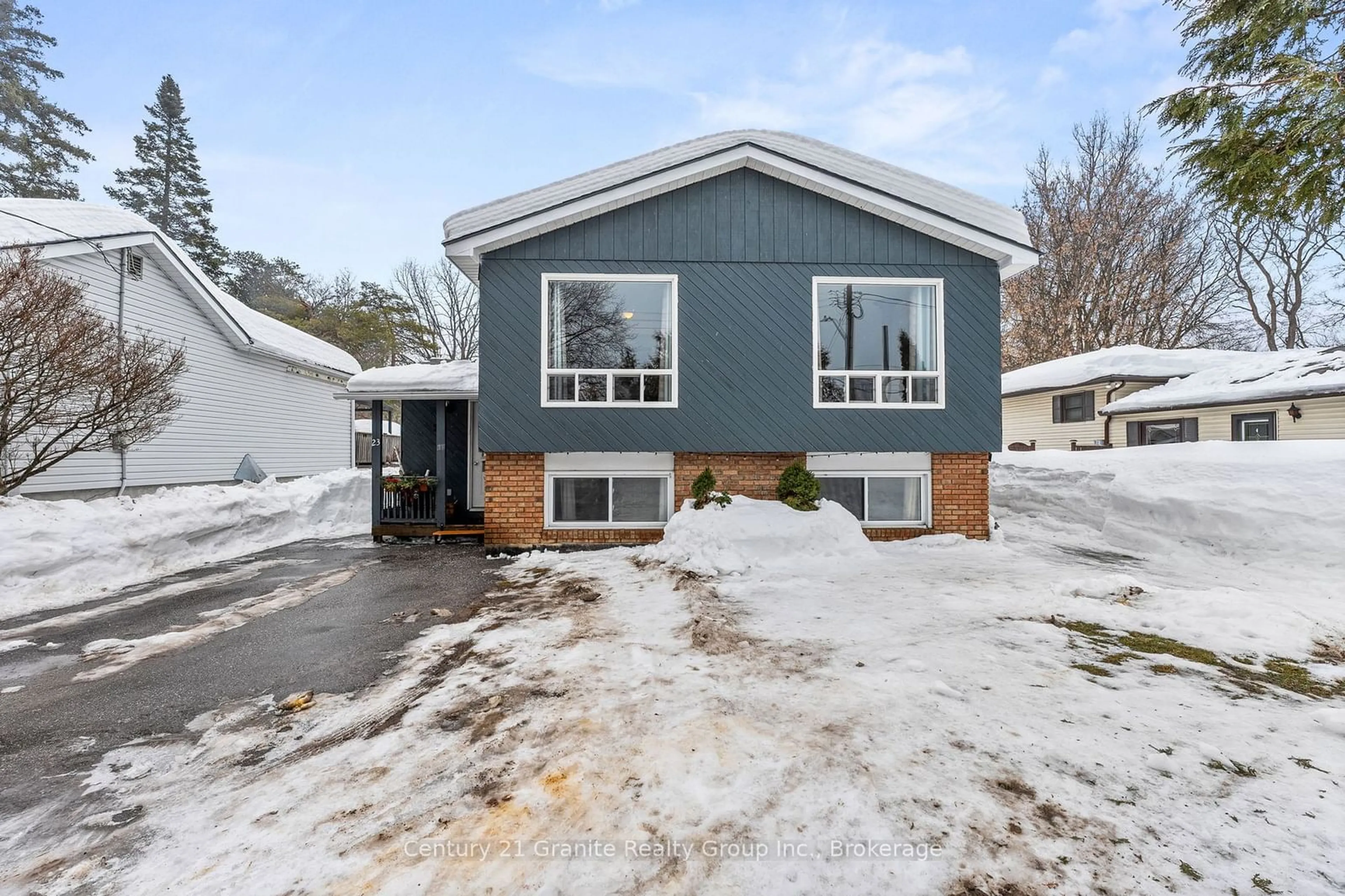 Home with vinyl exterior material, street for 23 Calverley St, Orillia Ontario L3V 3T3