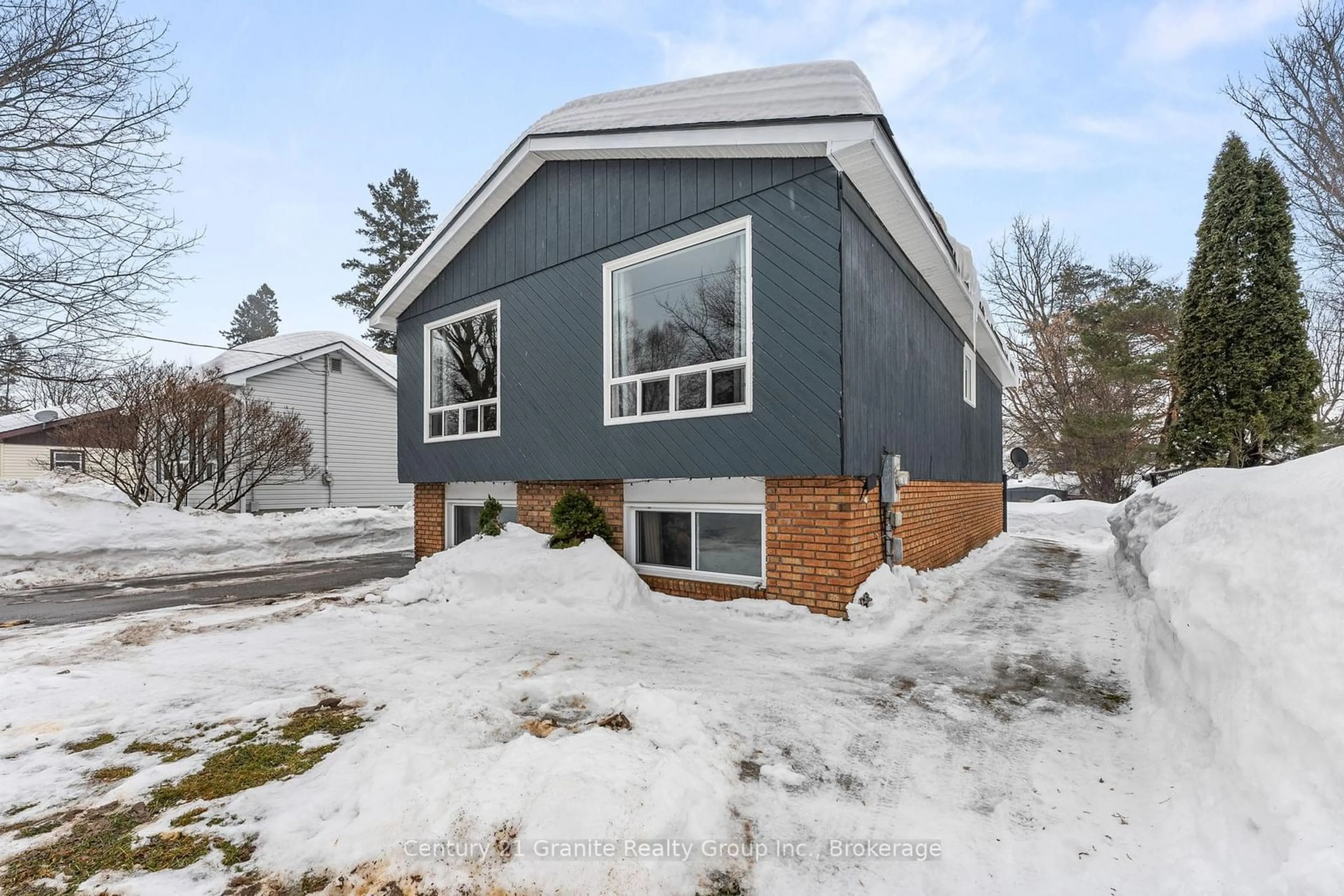 Unknown for 23 Calverley St, Orillia Ontario L3V 3T3