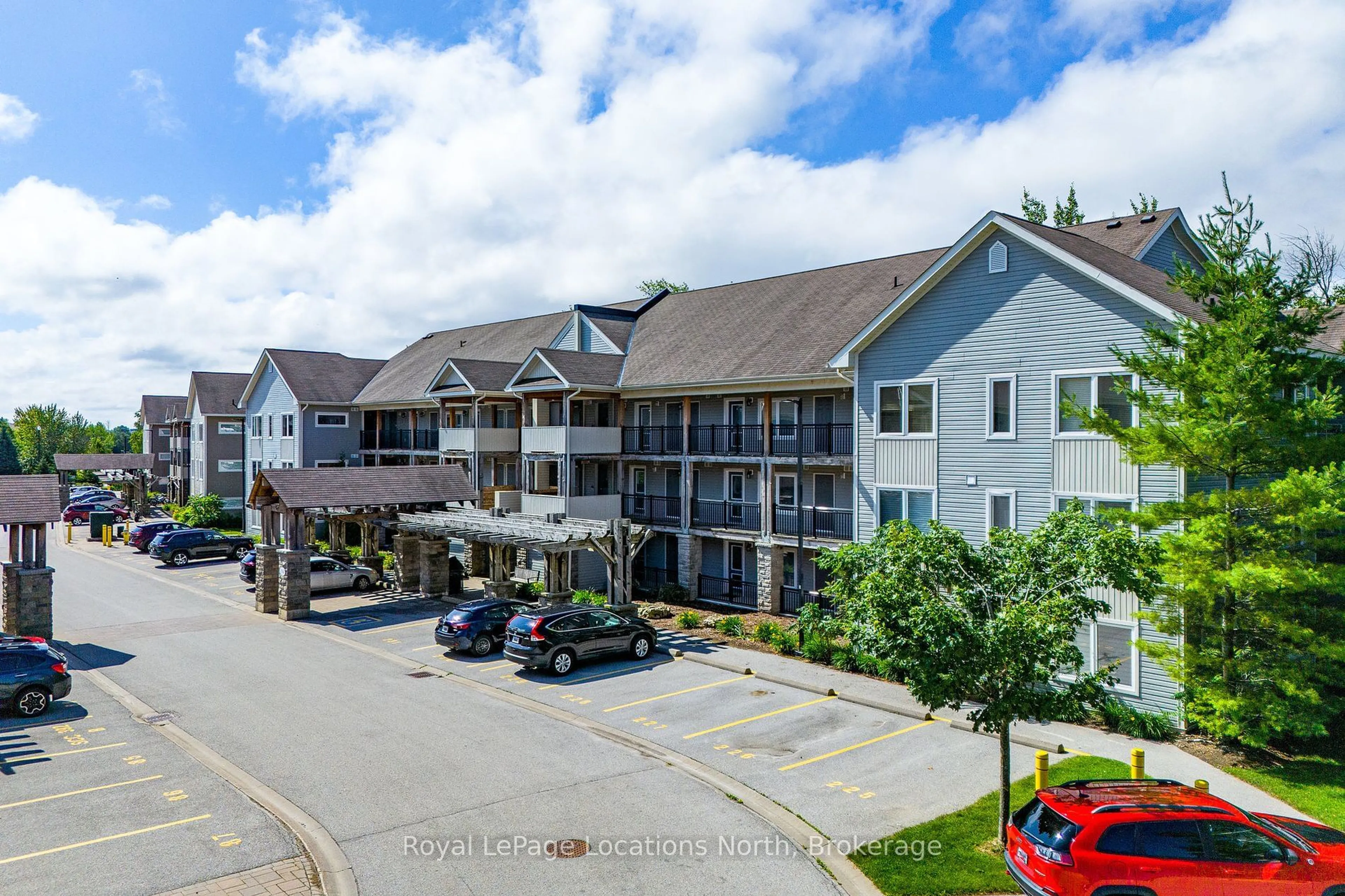 A pic from outside/outdoor area/front of a property/back of a property/a pic from drone, mountain view for 4 Brandy Lane Dr #202, Collingwood Ontario L9Y 0X4