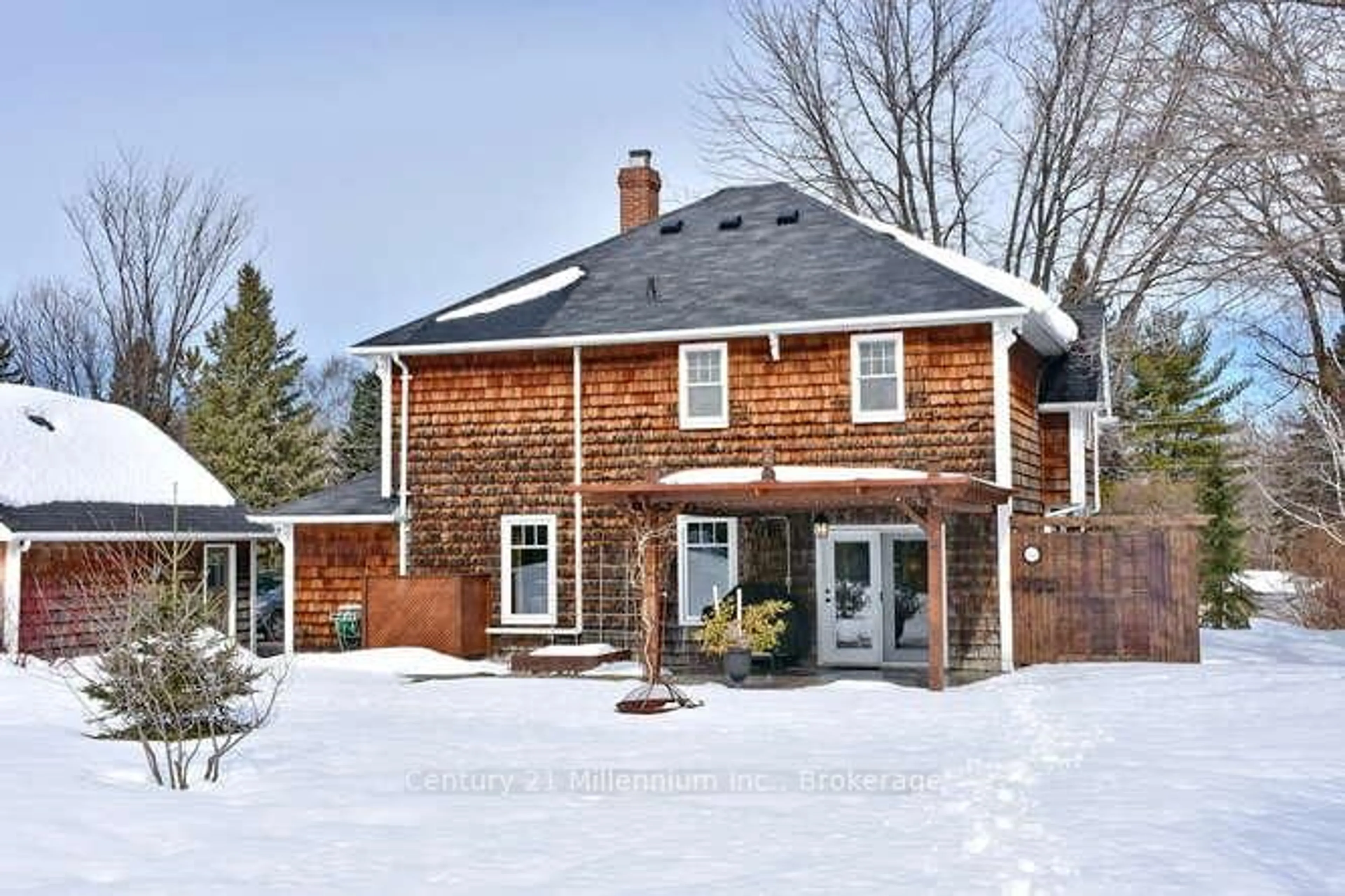 Home with brick exterior material, street for 680 Mountain Rd, Collingwood Ontario L9Y 5G3