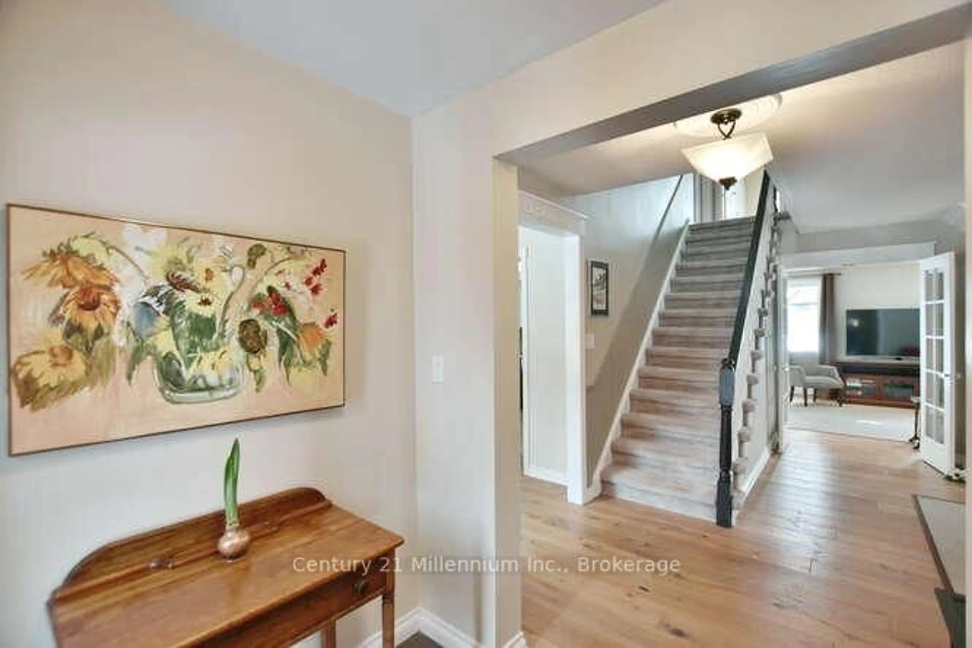 Indoor entryway for 680 Mountain Rd, Collingwood Ontario L9Y 5G3