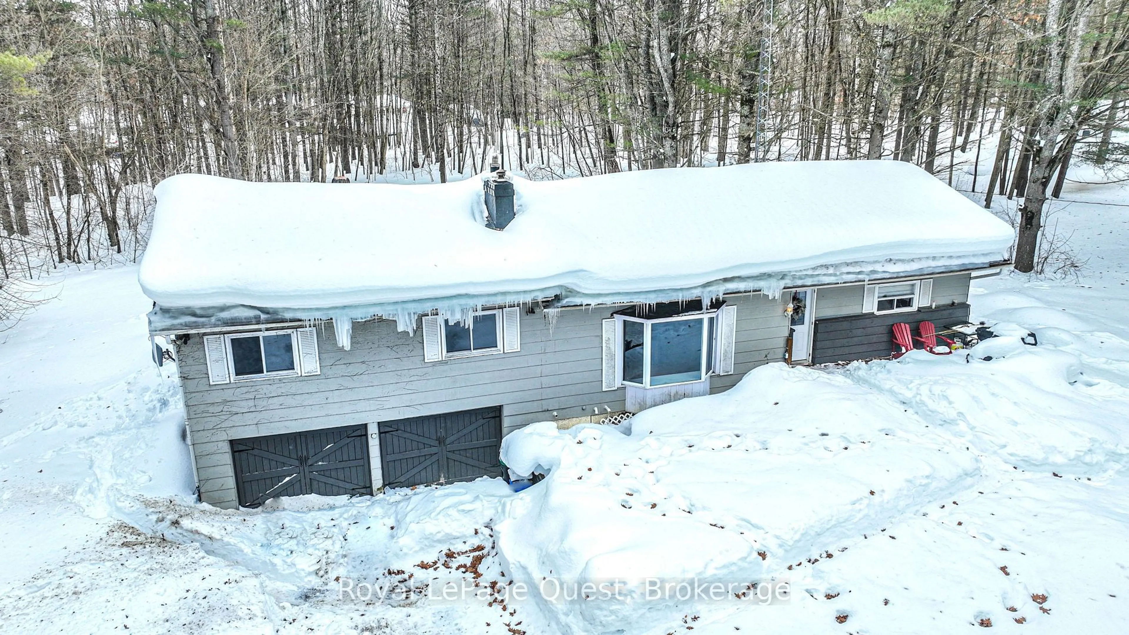 A pic from outside/outdoor area/front of a property/back of a property/a pic from drone, unknown for 1979 Peninsula Pt Rd, Severn Ontario P0E 1N0