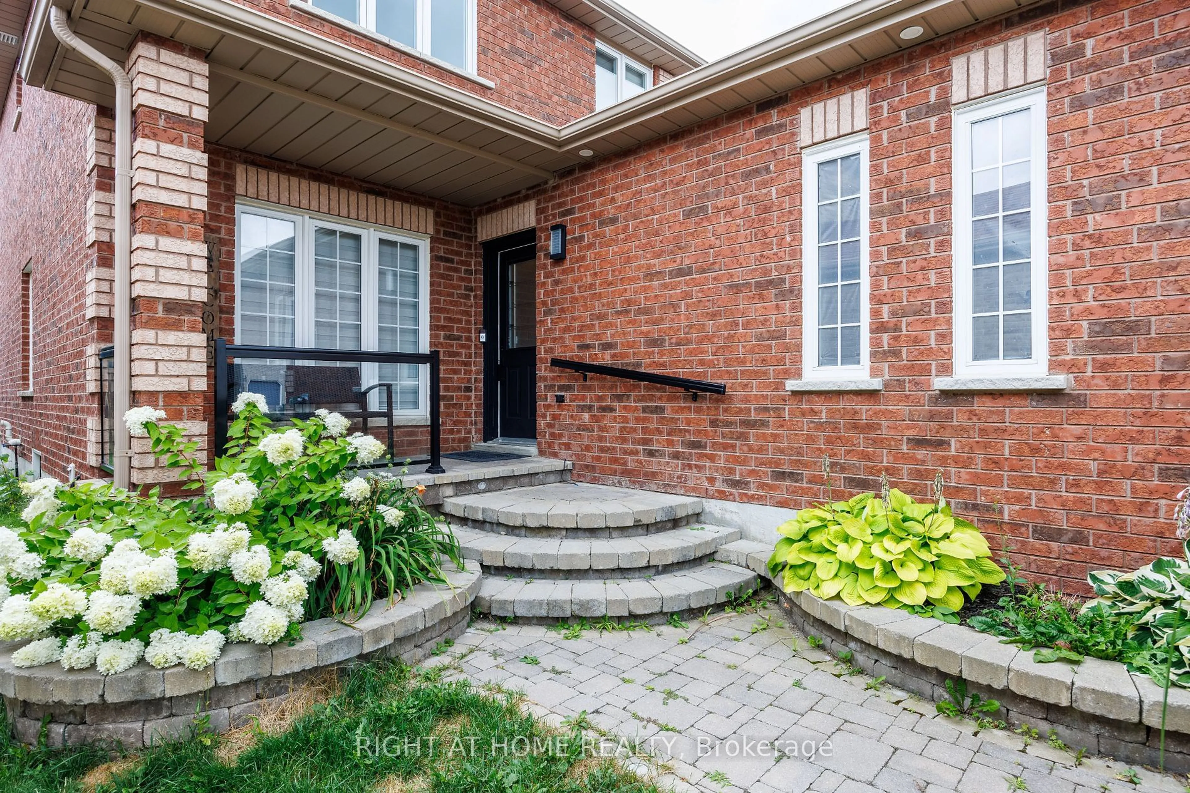 Home with brick exterior material, street for 47 Lamont Cres, Barrie Ontario L4N 2H3