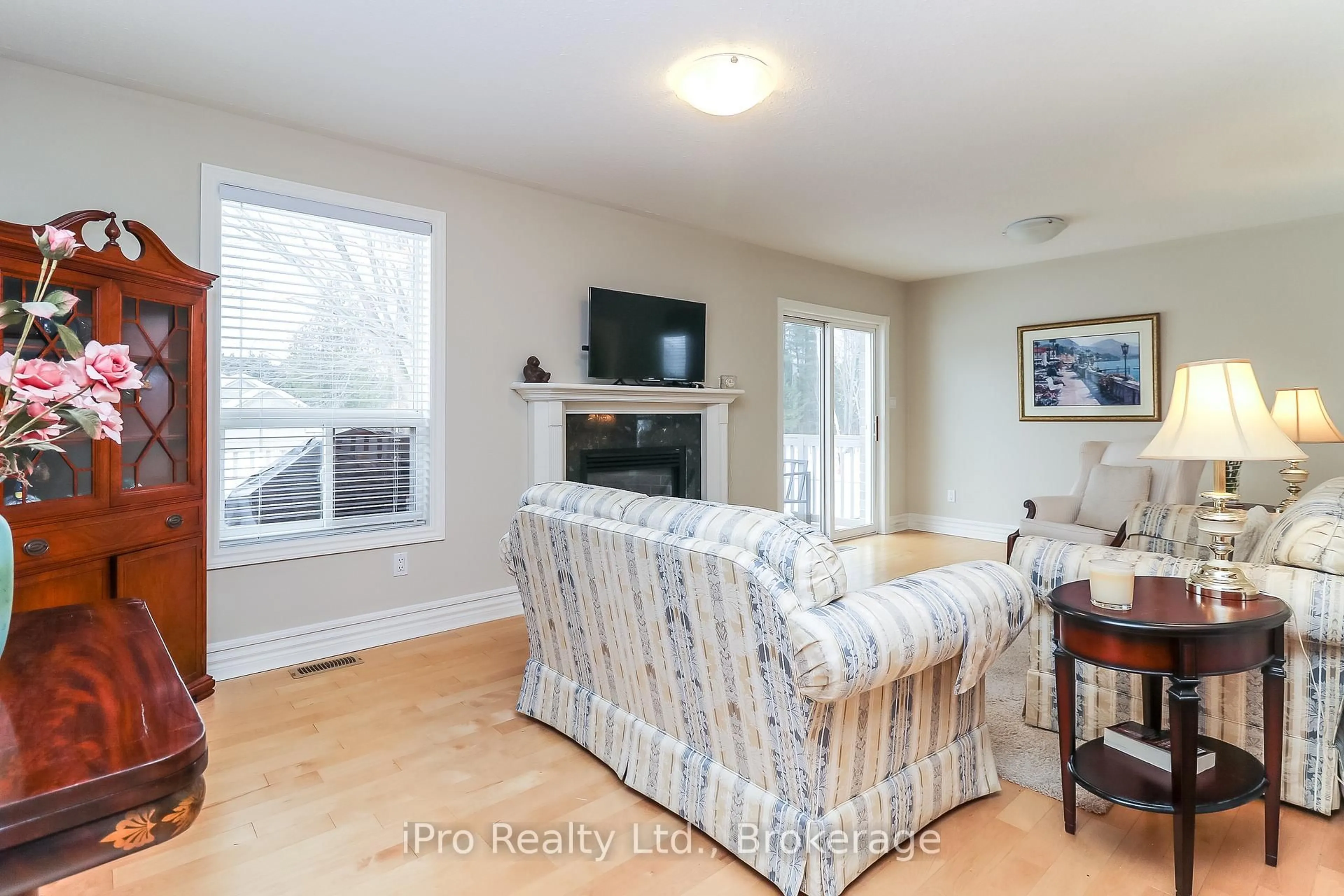 Living room with furniture, unknown for 16 Martyn Dr, Wasaga Beach Ontario L9Z 1N4